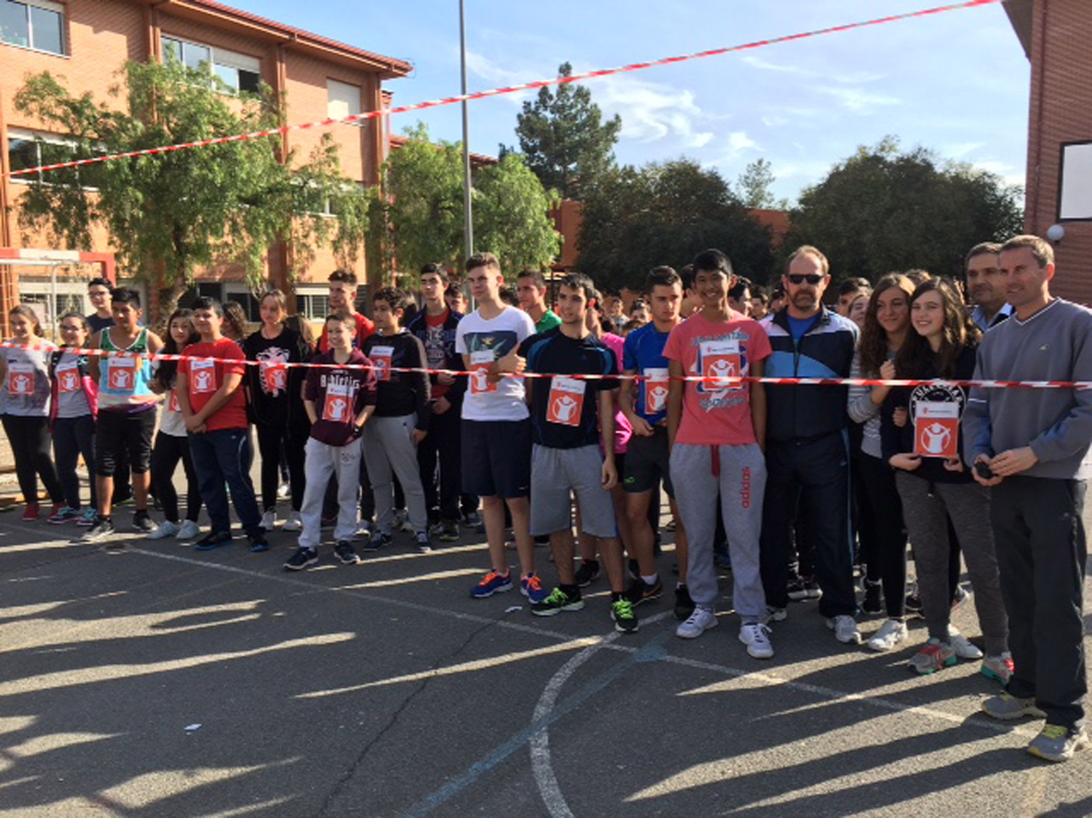 Los alumnos del IES Salvador Sandoval torreño corren un año más en favor de Save The Children 3
