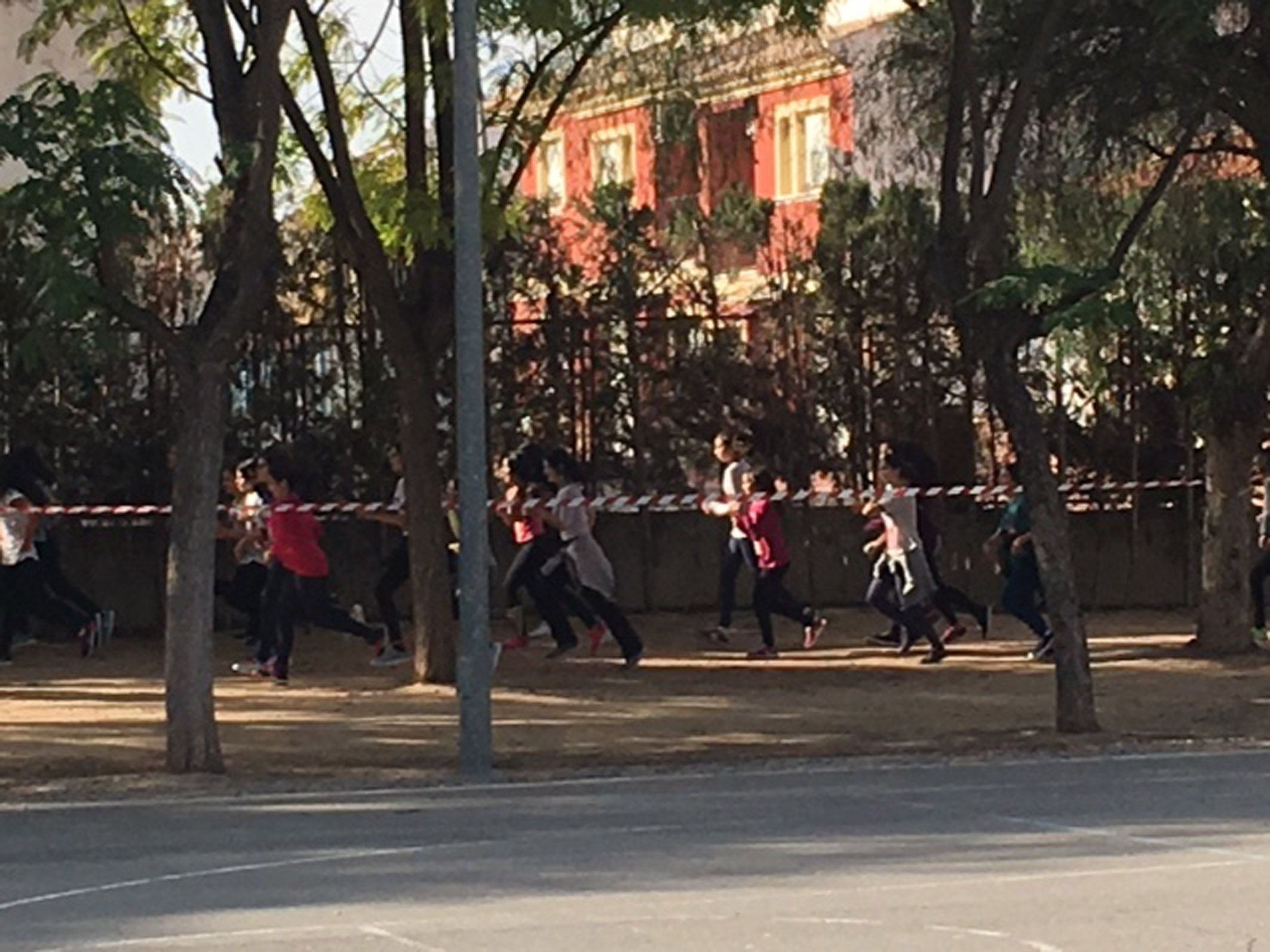 Los alumnos del IES Salvador Sandoval torreño corren un año más en favor de Save The Children 5