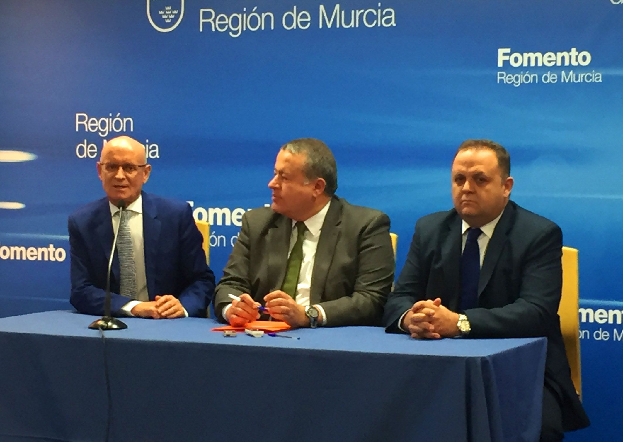 La rotonda a la entrada del centro logístico de “Consum” en Las Torres de Cotillas estará lista en primavera4