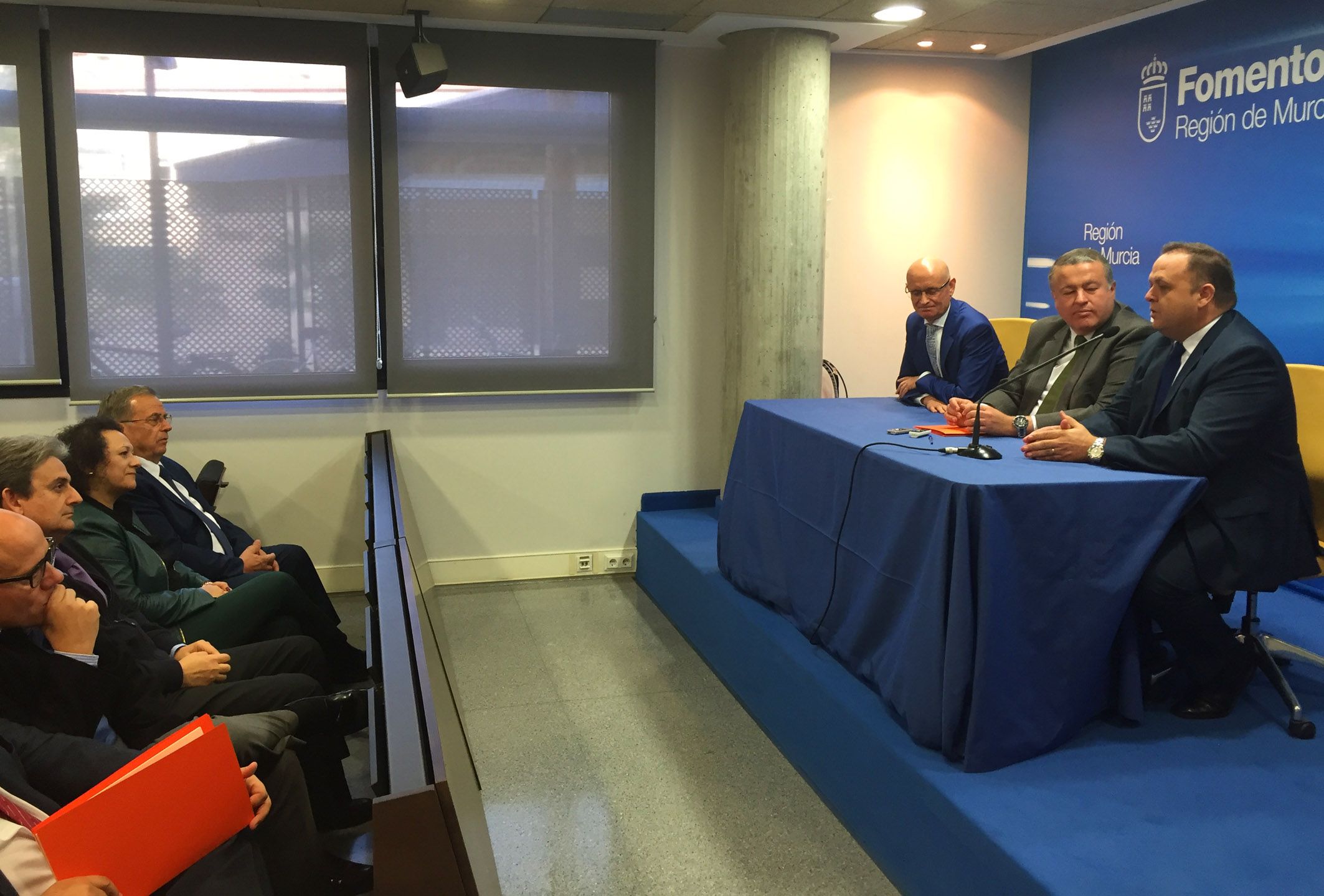 La rotonda a la entrada del centro logístico de “Consum” en Las Torres de Cotillas estará lista en primavera5