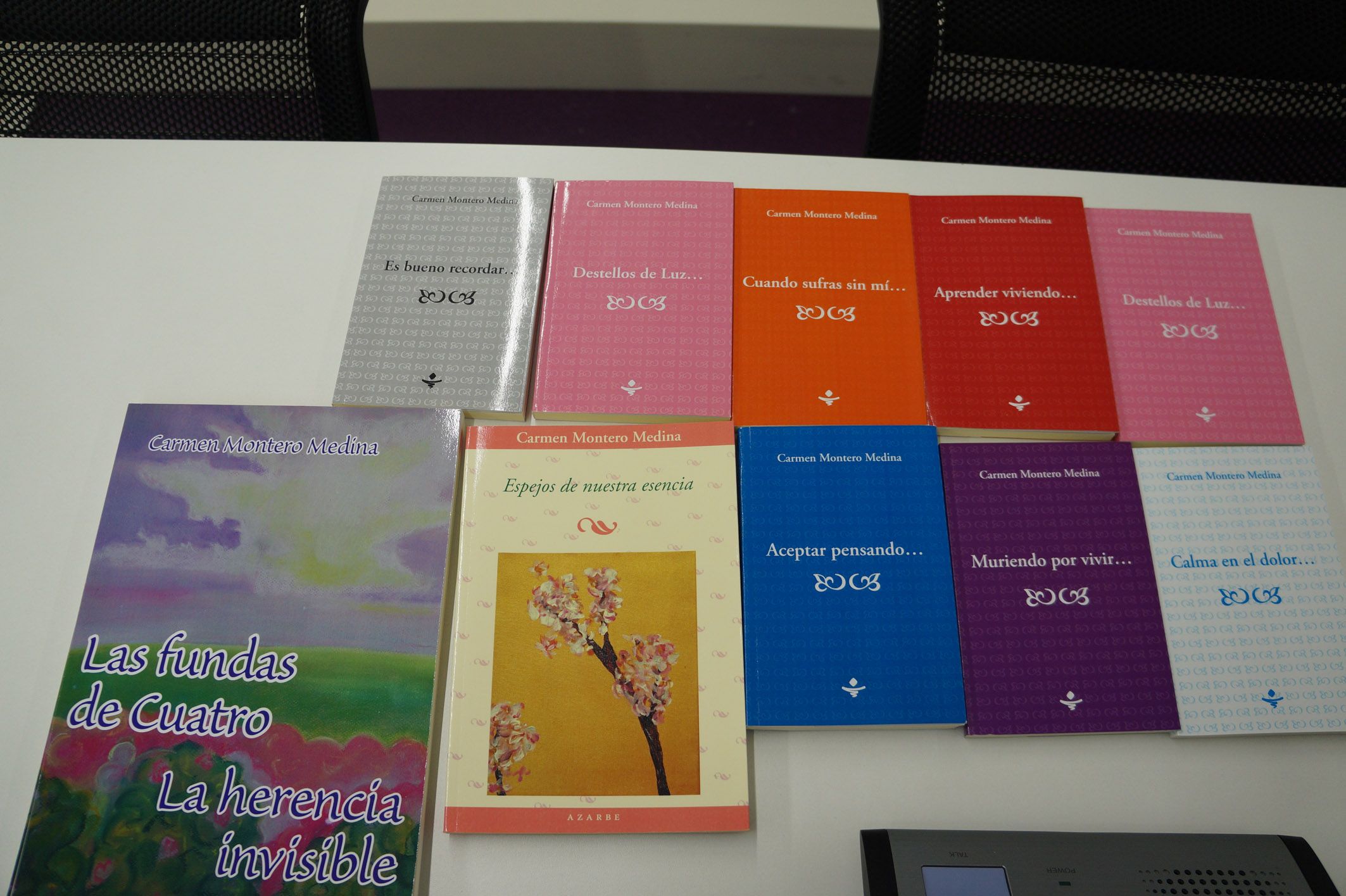 La “Fundación Carmen Montero Medina” dona libros a la AECC torreña2