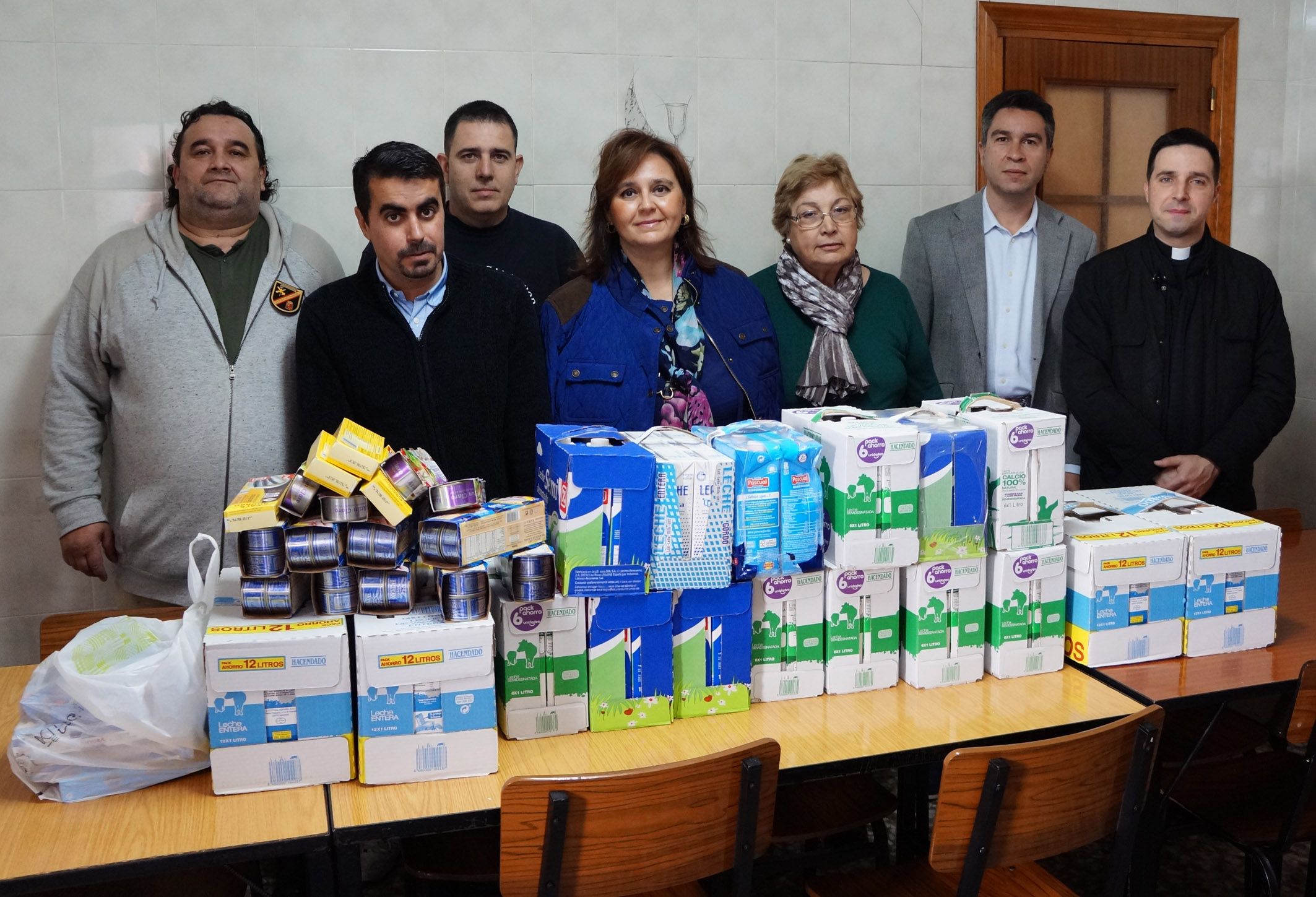 La Hermandad de la Legión Española de la Región de Murcia dona cerca de 300 kilos de alimentos a la Parroquia y Cáritas1