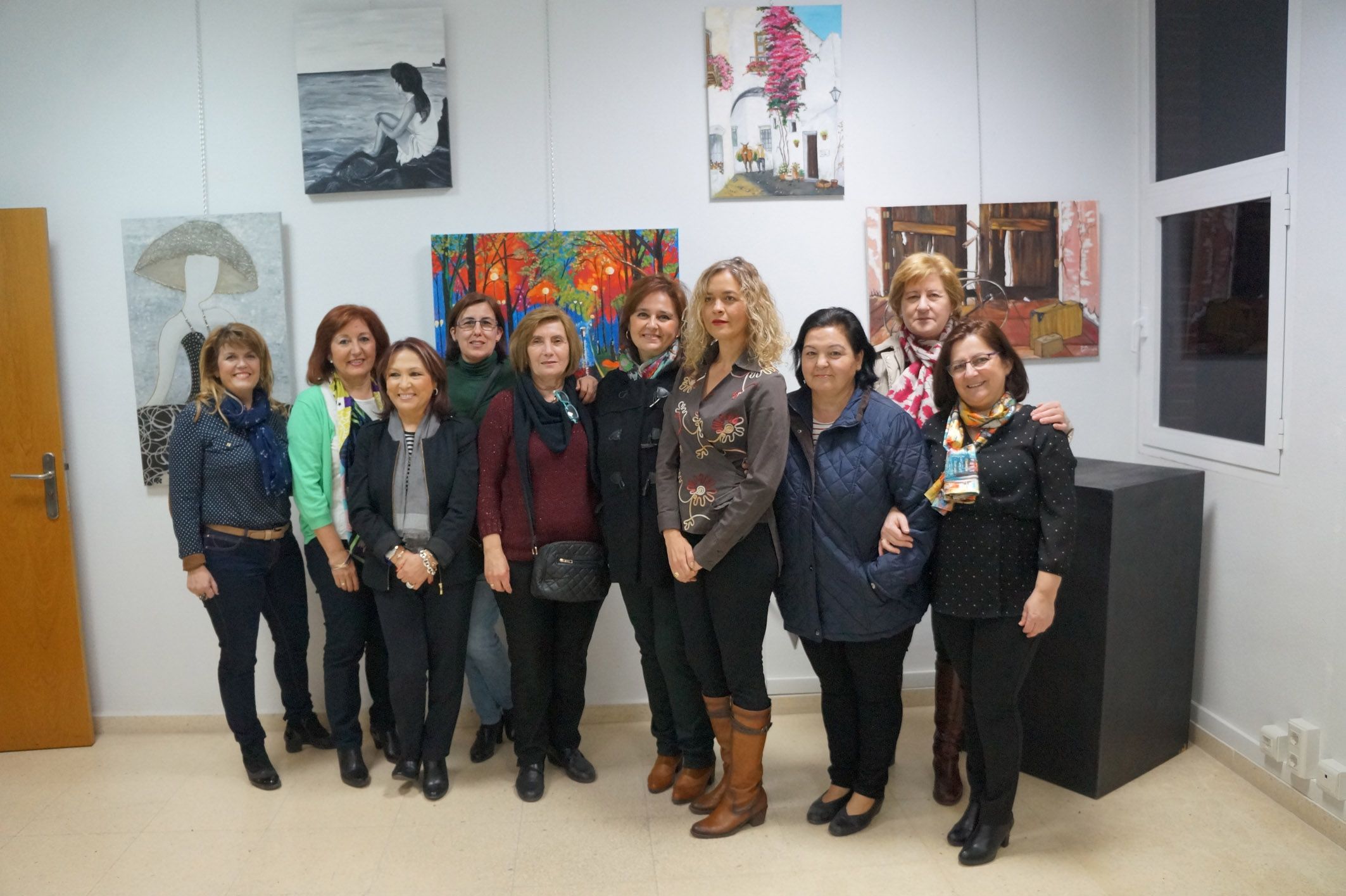 La asociación Isabel González inaugura la muestra de su taller de pintura por el 8 de marzo