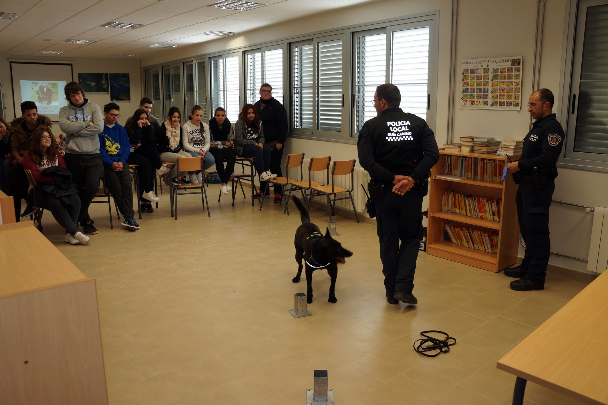 Unidad canina de la Policía Local torreña - charlas escolares
