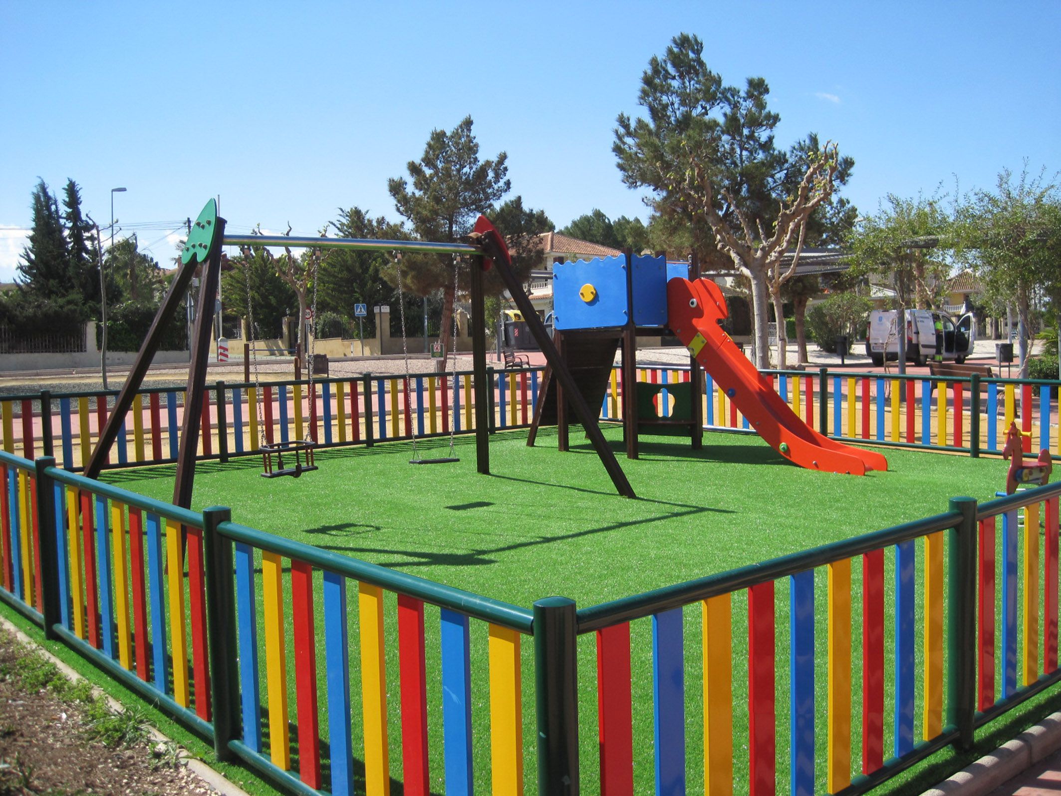 La zona infantil del jardín Paco Rabal gana en seguridad