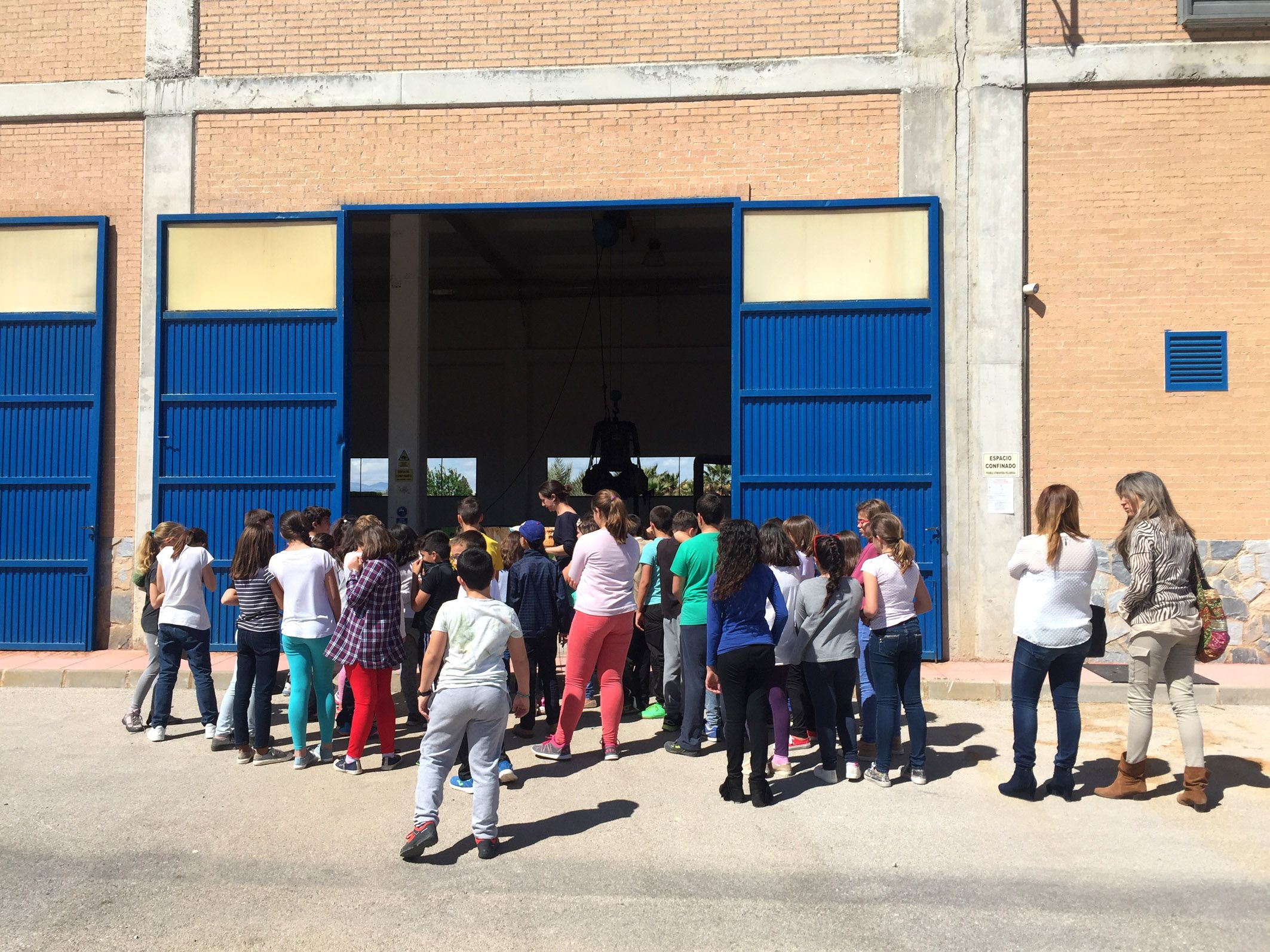 Los escolares torreños visitan la depuradora en una campaña de buenas prácticas medioambientales3