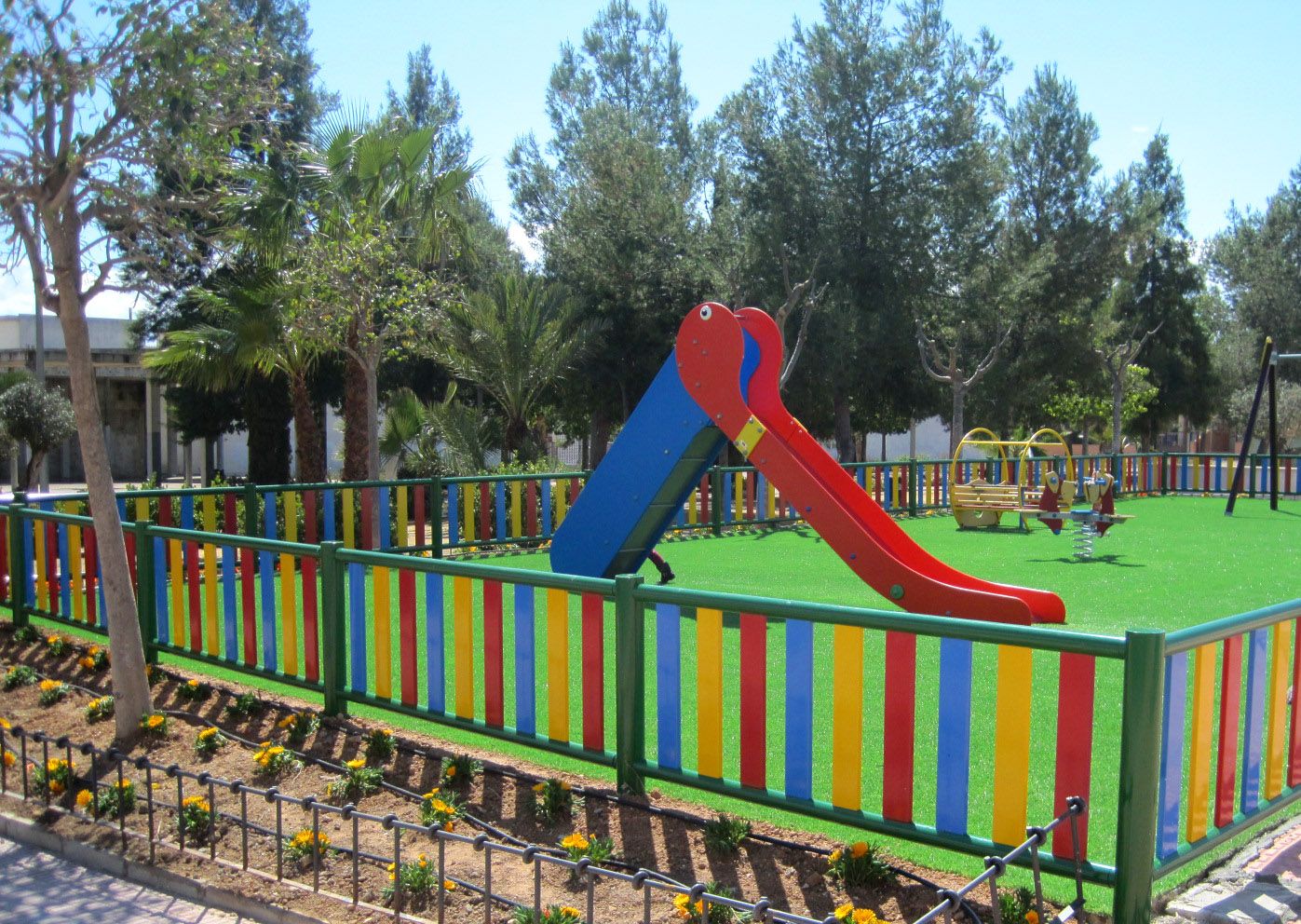Reformada la zona infantil del jardín Infanta Cristina de La Florida torreña 2