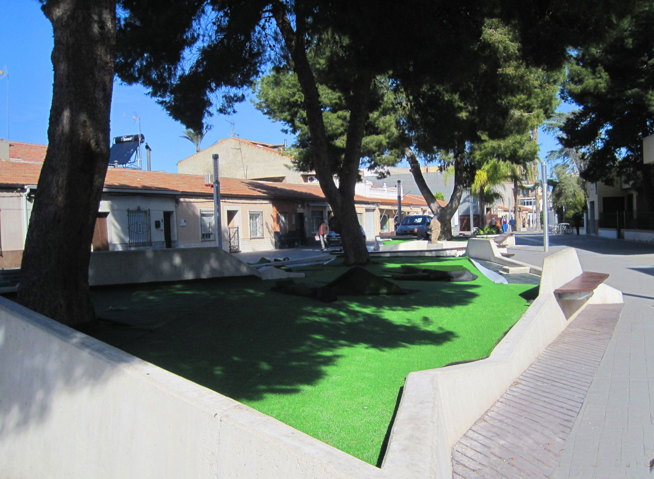 Los parterres de la plaza Tirso de Molina lucen renovados