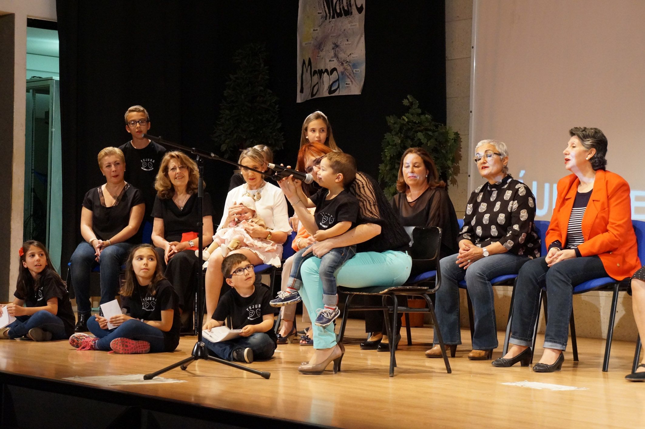 Sentido homenaje a la madre del grupo Tejuba3