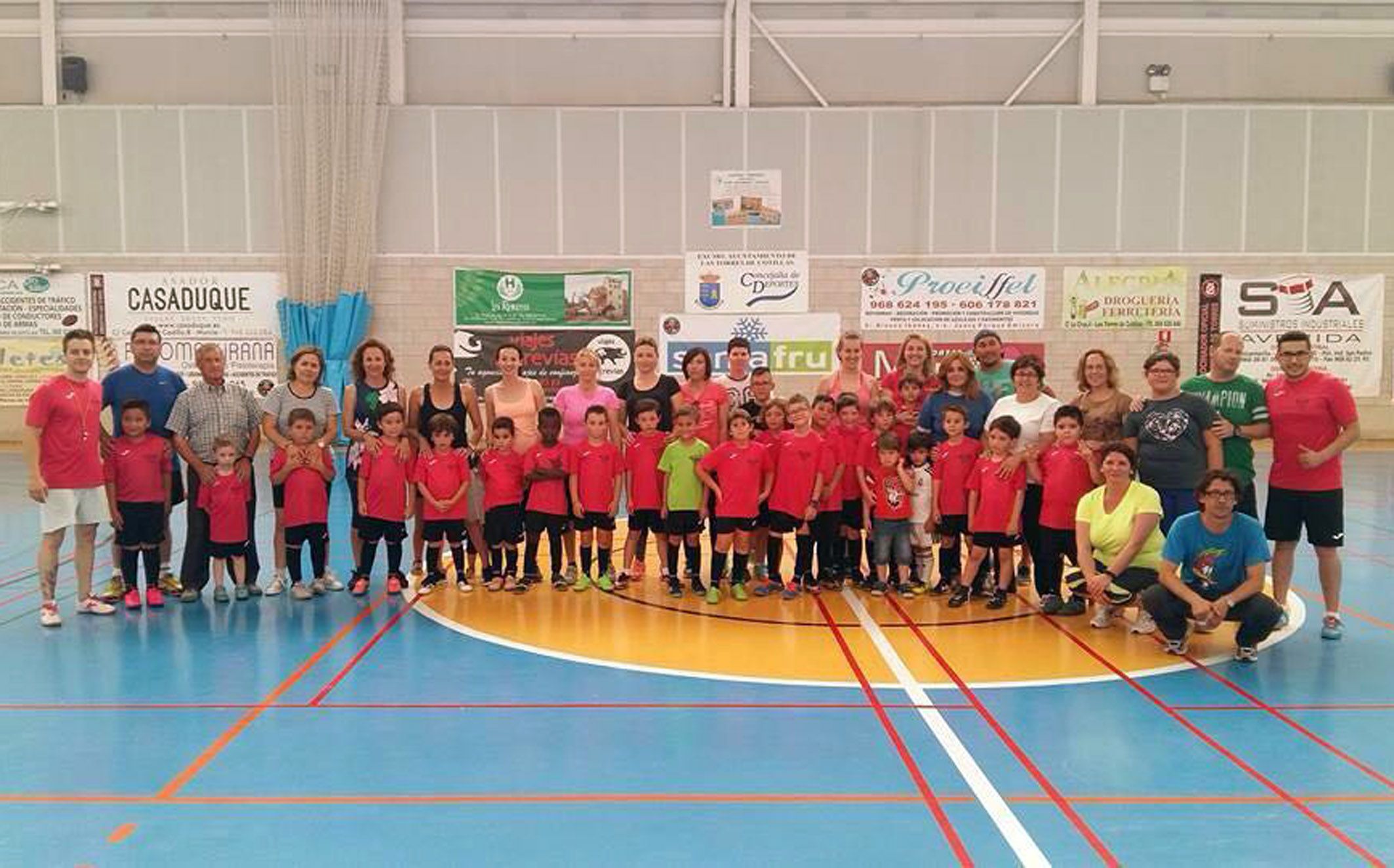La escuela de fútbol sala concluye su campaña 2015-16