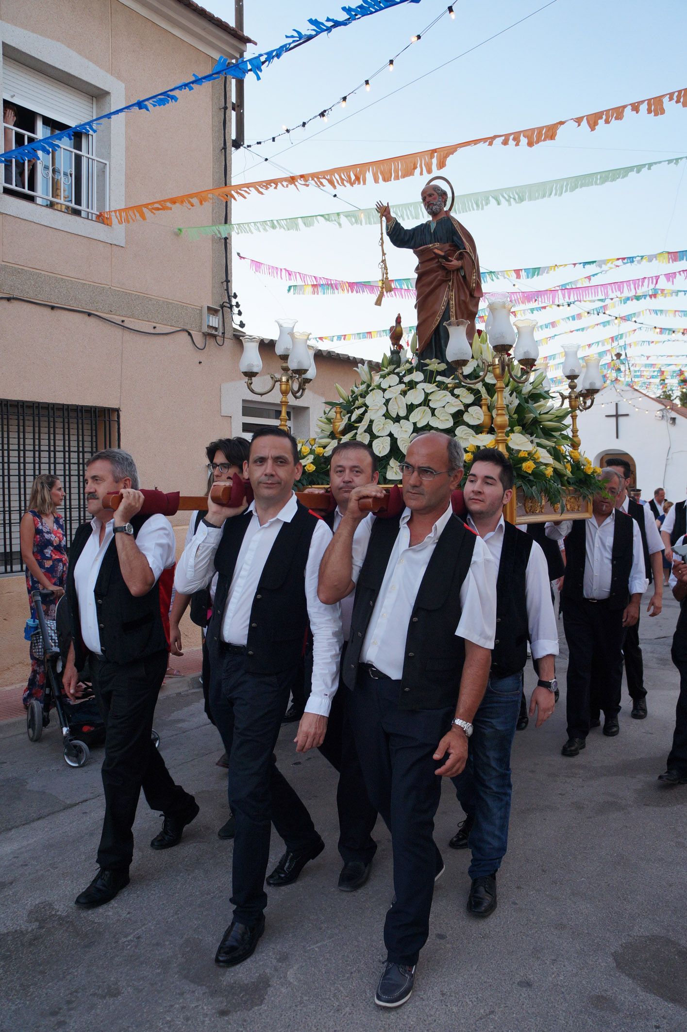 Las fiestas del barrio torreño de San Pedro concluyen con la procesión del patrón