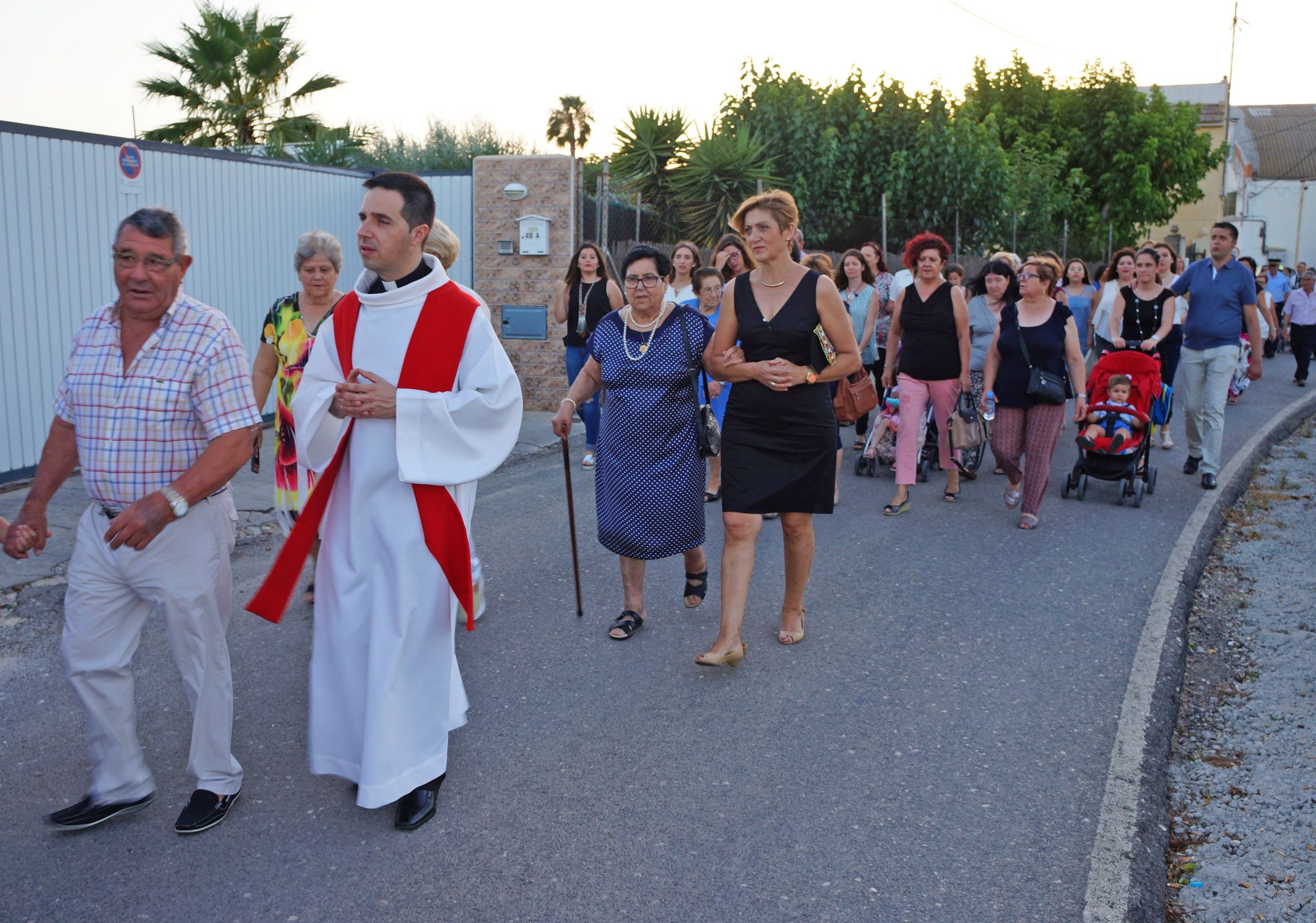 Las fiestas del barrio torreño de San Pedro concluyen con la procesión del patrón3