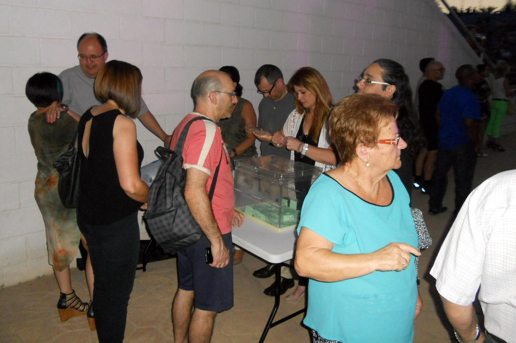 Los premiados disfrutaron con los 2.000 euros en regalos de la campaña estival del Área Comercial Las Torres3
