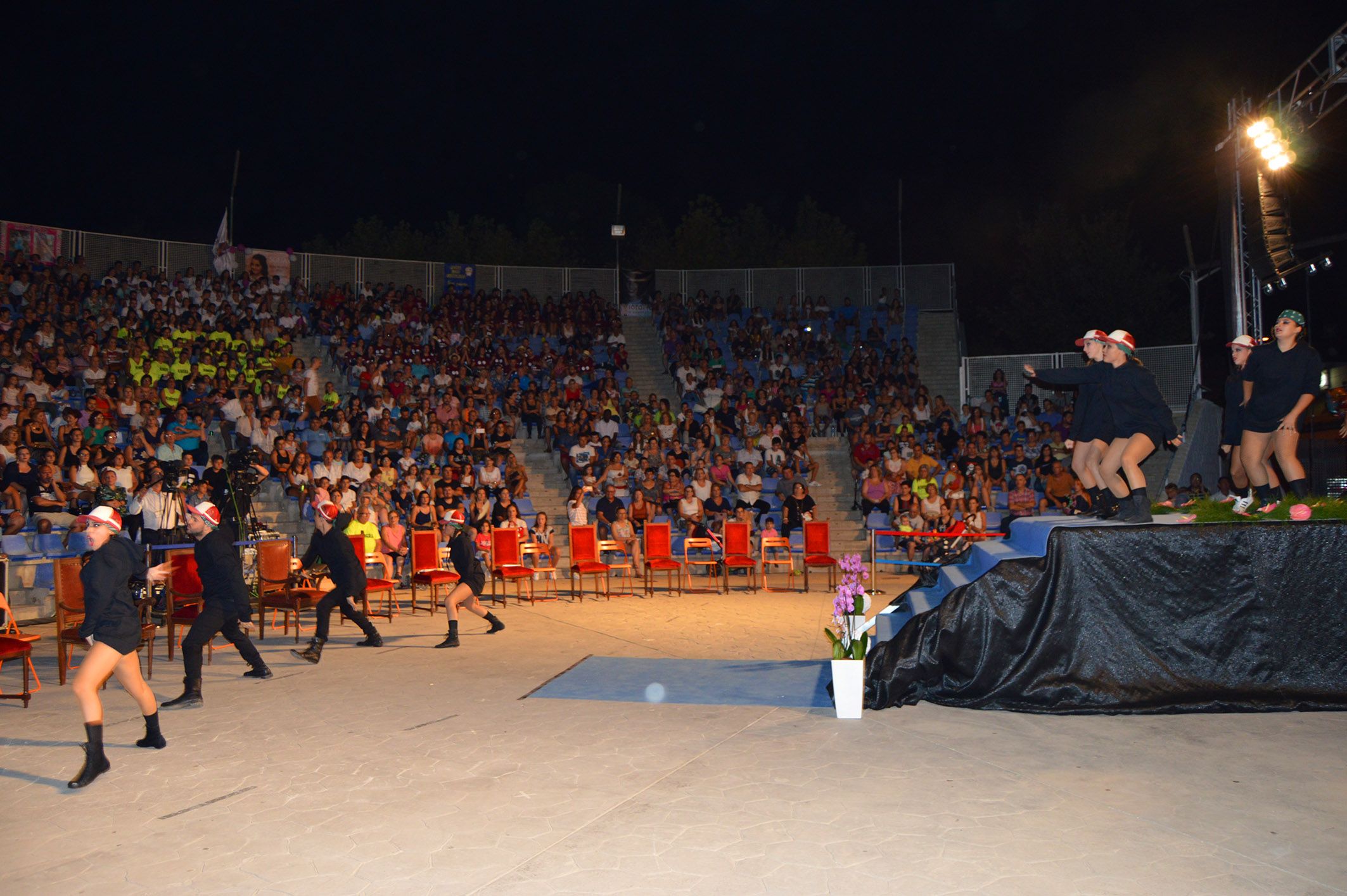 Actuación Carmen Romero y Víctor Campos - Gala presentación Fiestas Patronales Las Torres