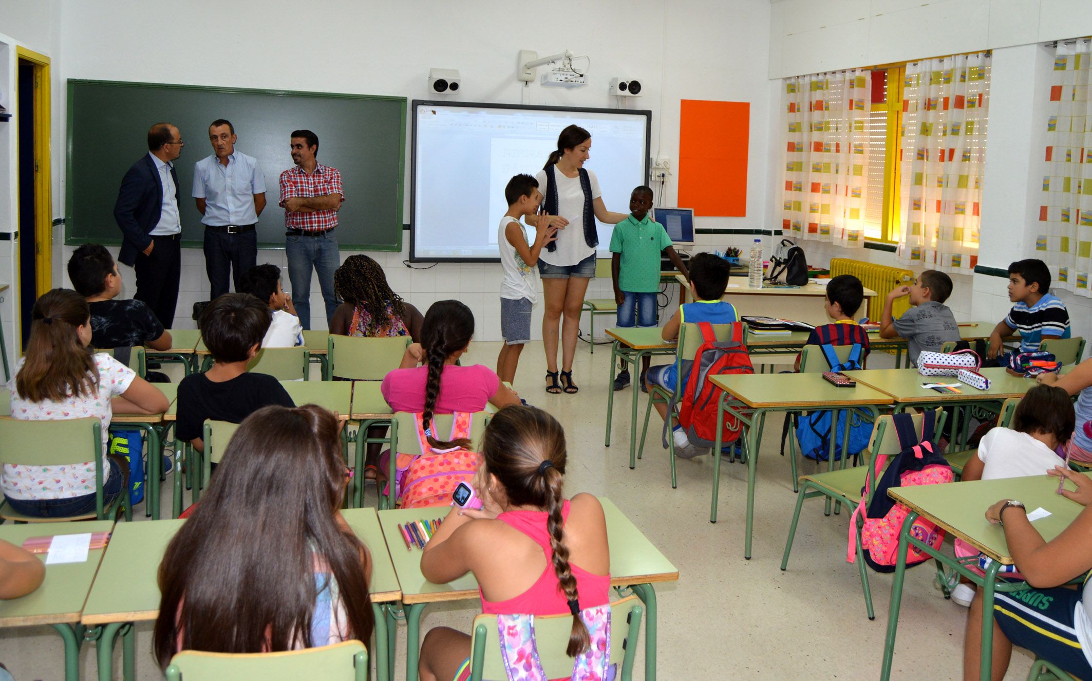 El director general de Universidades e Investigación visita el colegio Vista Alegre en el inicio del curso escolar