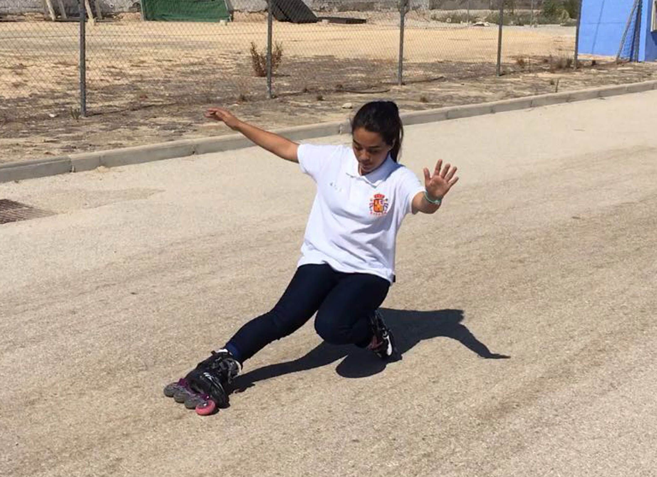 la-campeona-de-espana-de-freestyle-de-patinaje-enseno-sus-mejores-trucos-en-las-torres-de-cotillas