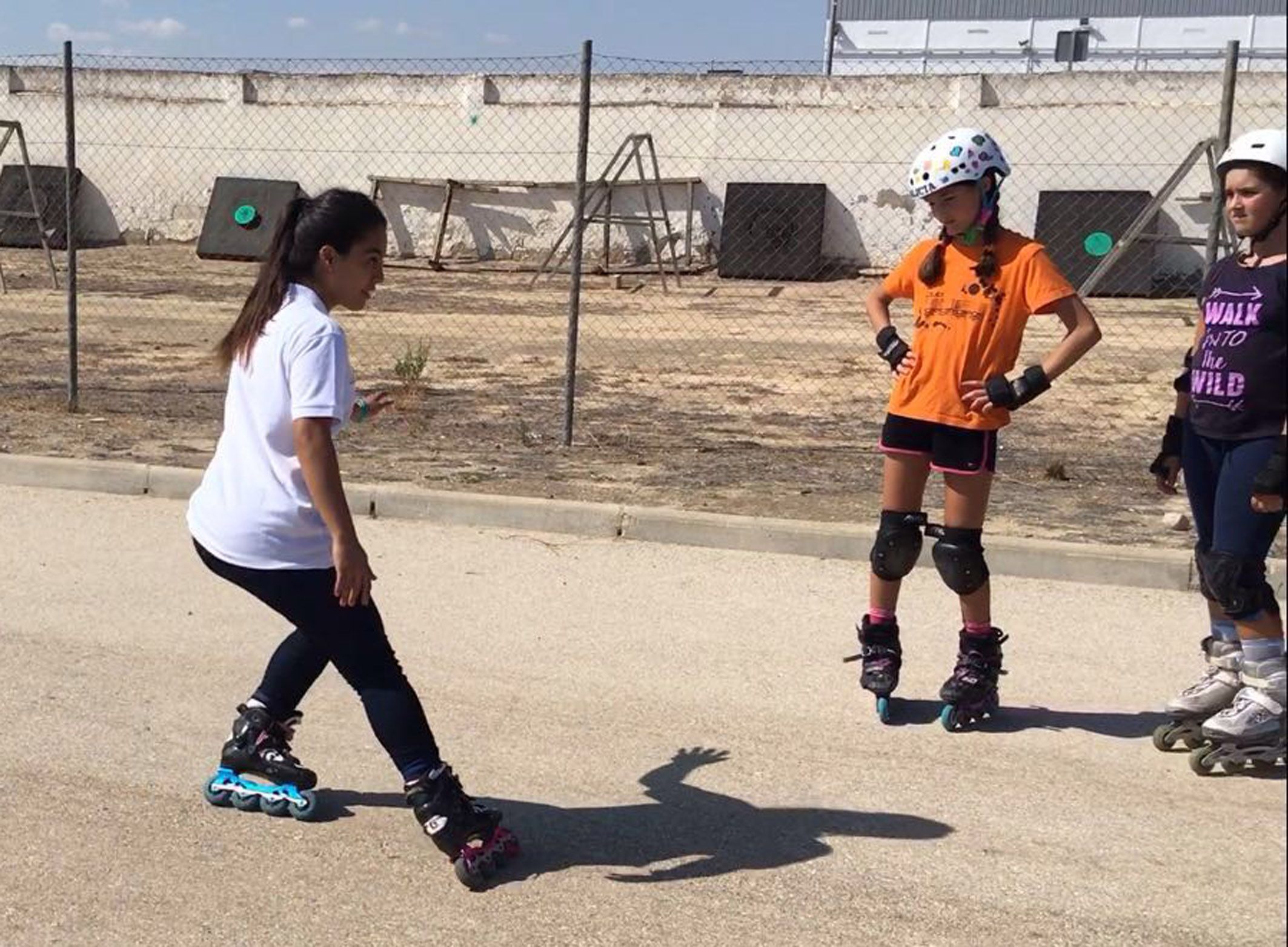 la-campeona-de-espana-de-freestyle-de-patinaje-enseno-sus-mejores-trucos-en-las-torres-de-cotillas3