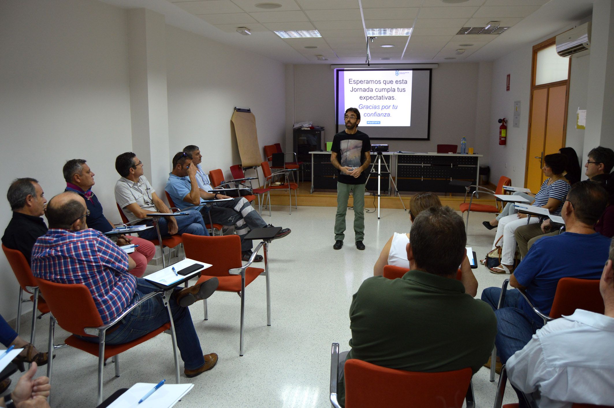 los-empleados-municipales-asisten-en-las-torres-de-cotillas-a-una-jornada-de-sensibilizacion-sobre-acoso