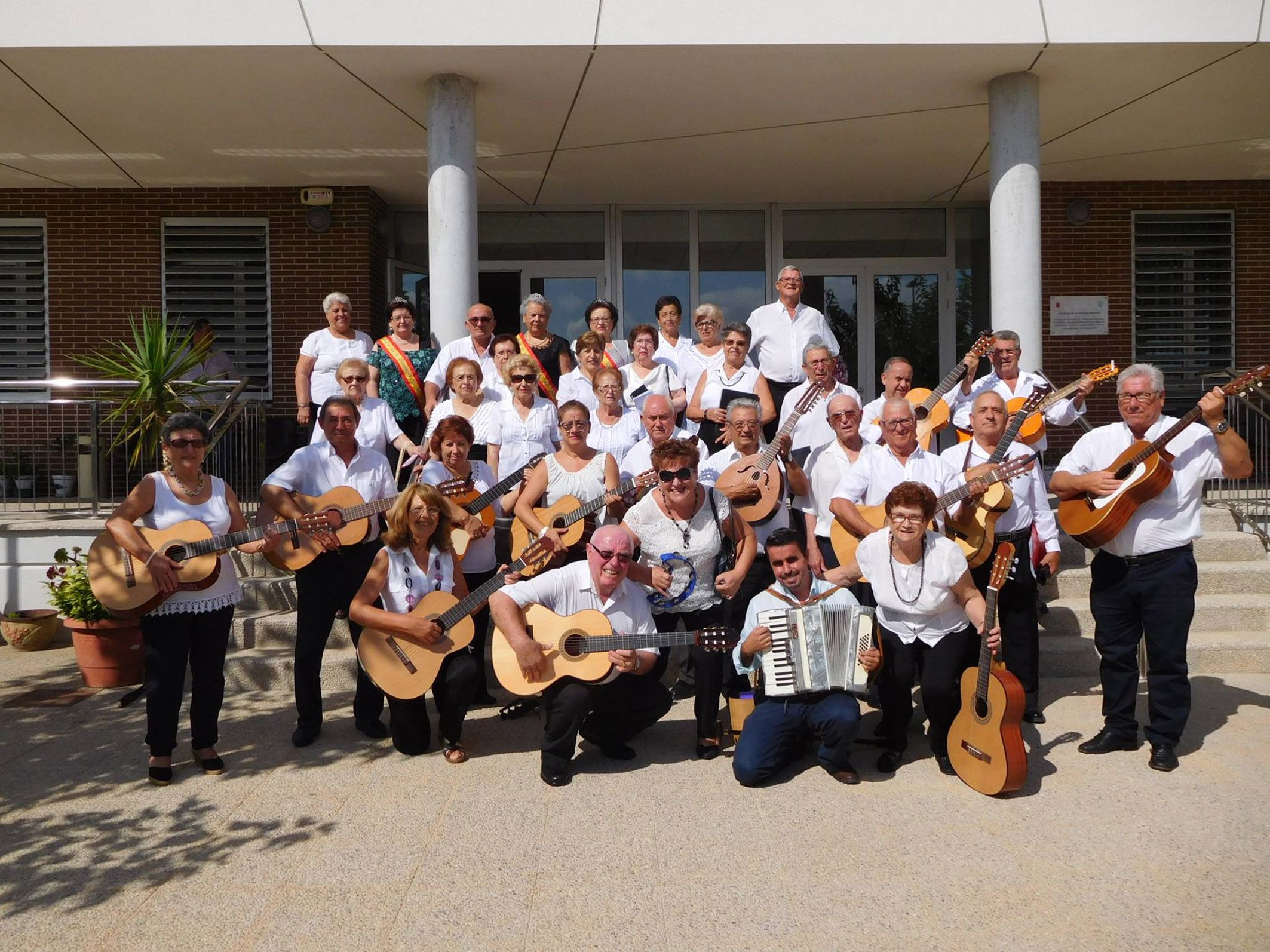 otro-ano-mas-de-musica-y-bailes-regionales-en-el-centro-de-dia-de-las-personas-mayores-de-las-torres-de-cotillas