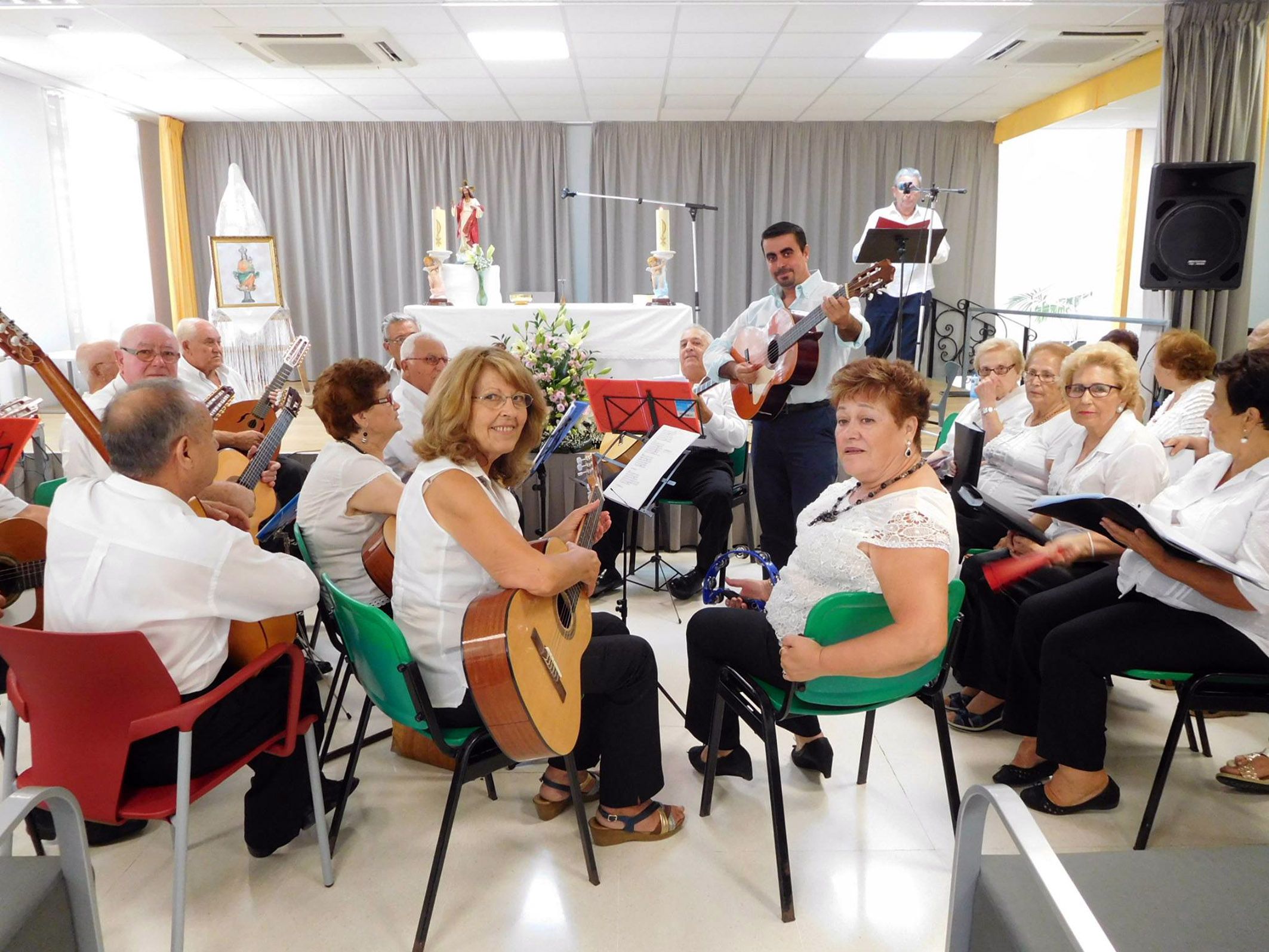 otro-ano-mas-de-musica-y-bailes-regionales-en-el-centro-de-dia-de-las-personas-mayores-de-las-torres-de-cotillasr2