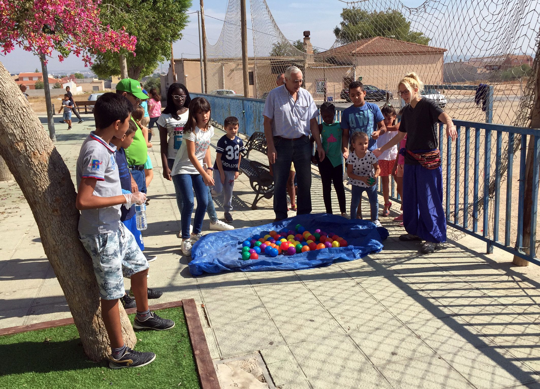 gran-jornada-de-convivencia-para-dar-la-bienvenida-de-nuevo-a-las-actividades-de-columbares-en-el-barrio-del-carmen-2