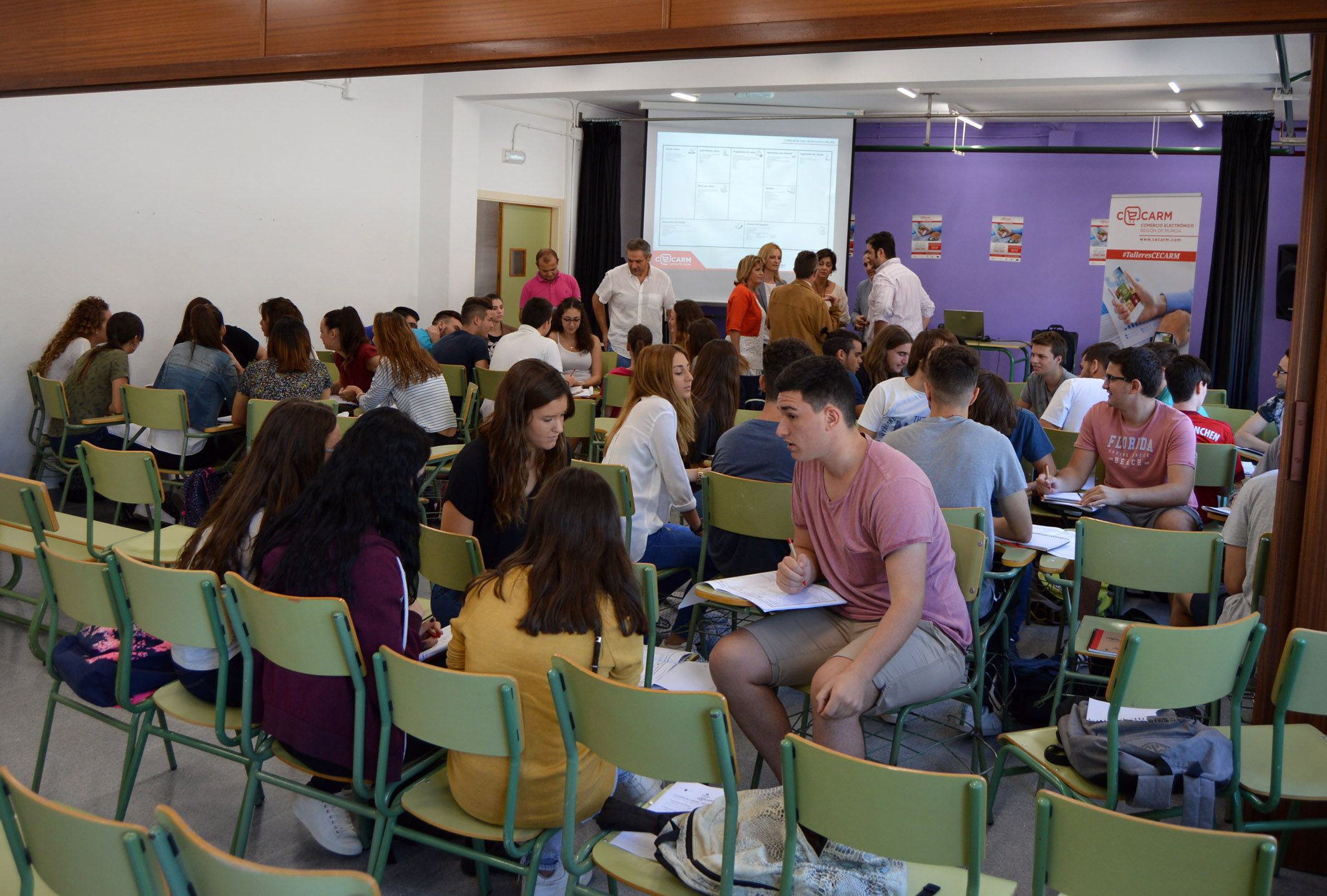 los-alumnos-del-ies-salvador-sandoval-aprenden-a-montar-un-negocio-online3
