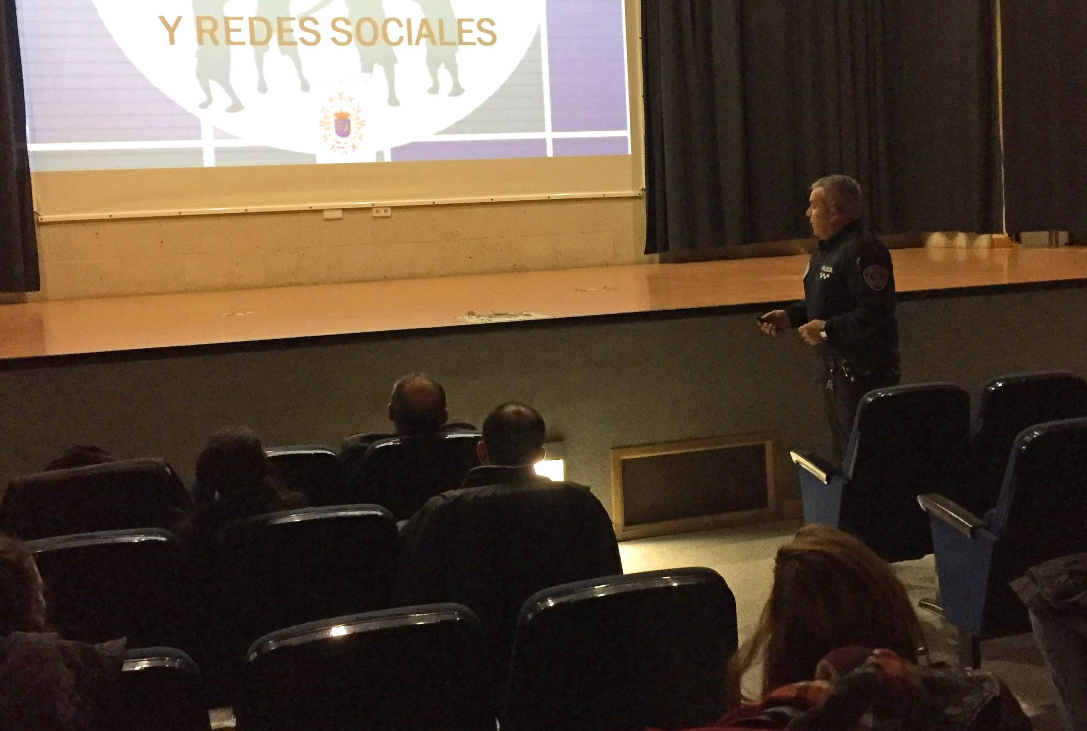 charla-para-padres-del-programa-policia-tutor-sobre-los-peligros-infantiles-en-la-red3