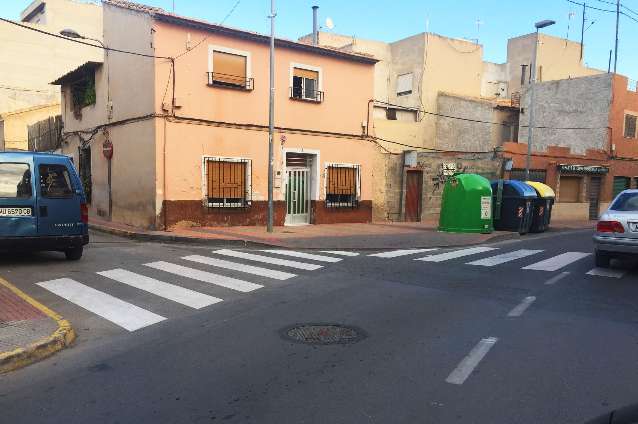 la-senalizacion-horizontal-de-la-avenida-reyes-catolicos-torrena-renovada