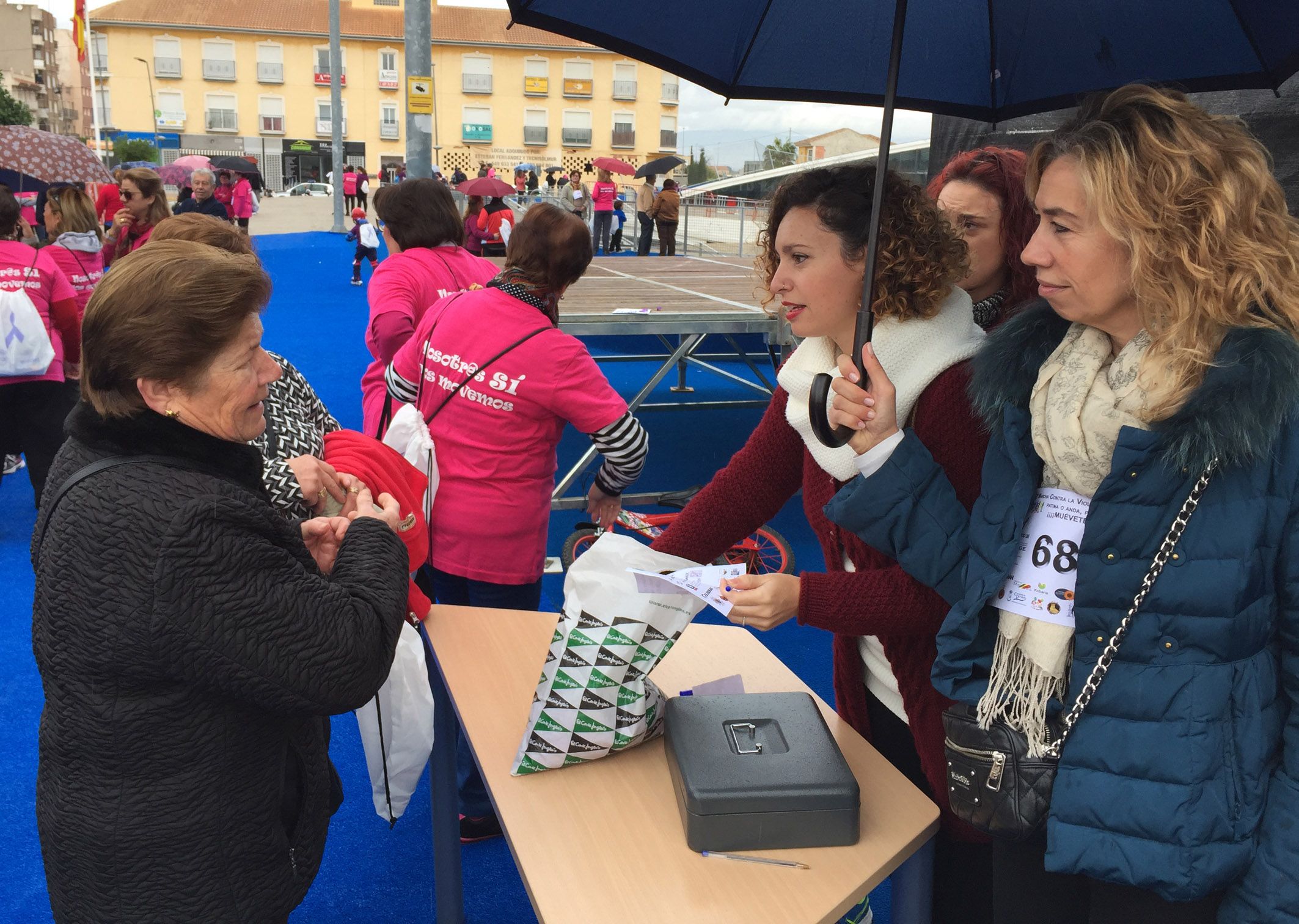 una-marcha-multitudinaria-en-las-torres-de-cotillas-para-decir-no-a-la-violencia-de-genero