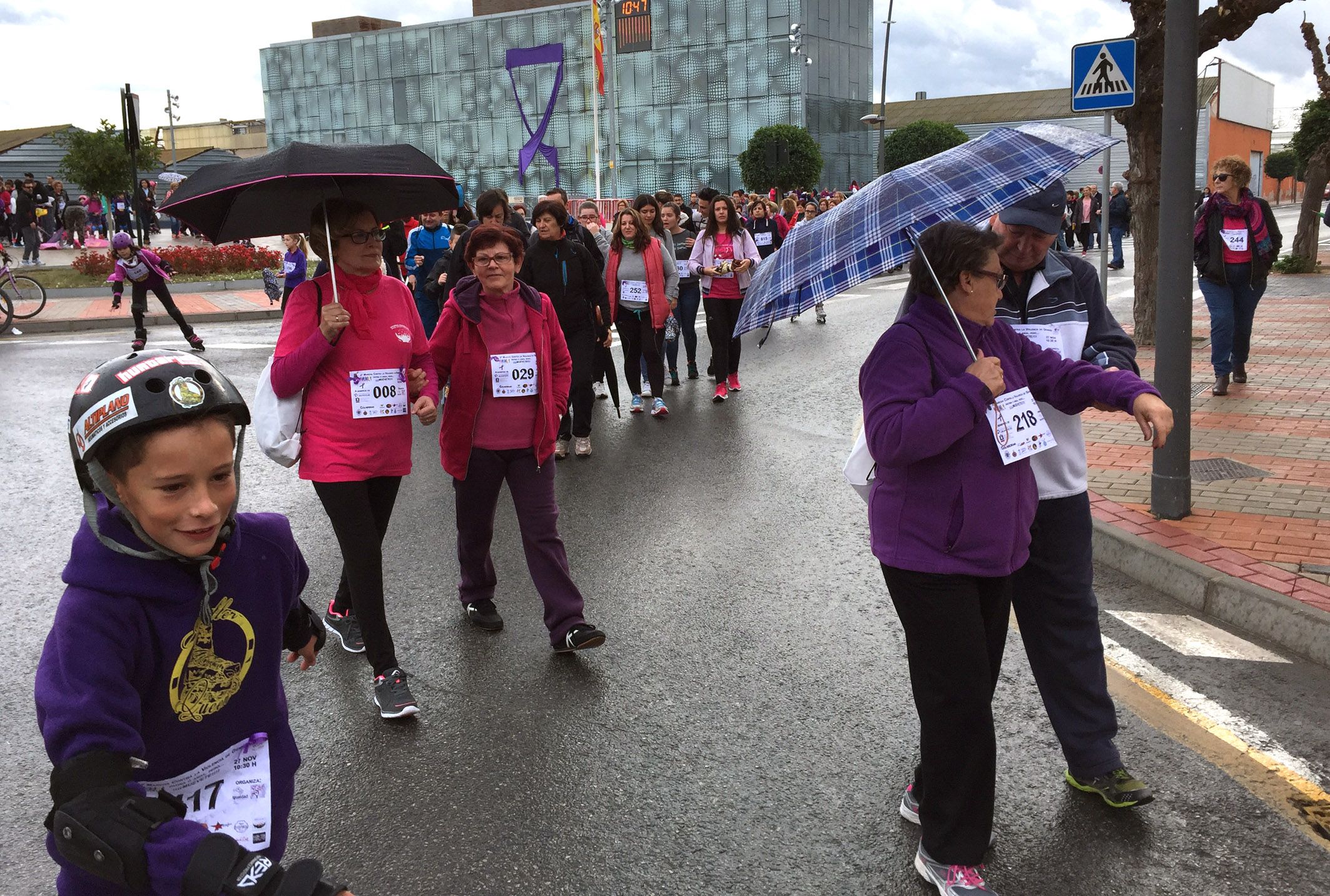 una-marcha-multitudinaria-en-las-torres-de-cotillas-para-decir-no-a-la-violencia-de-genero4