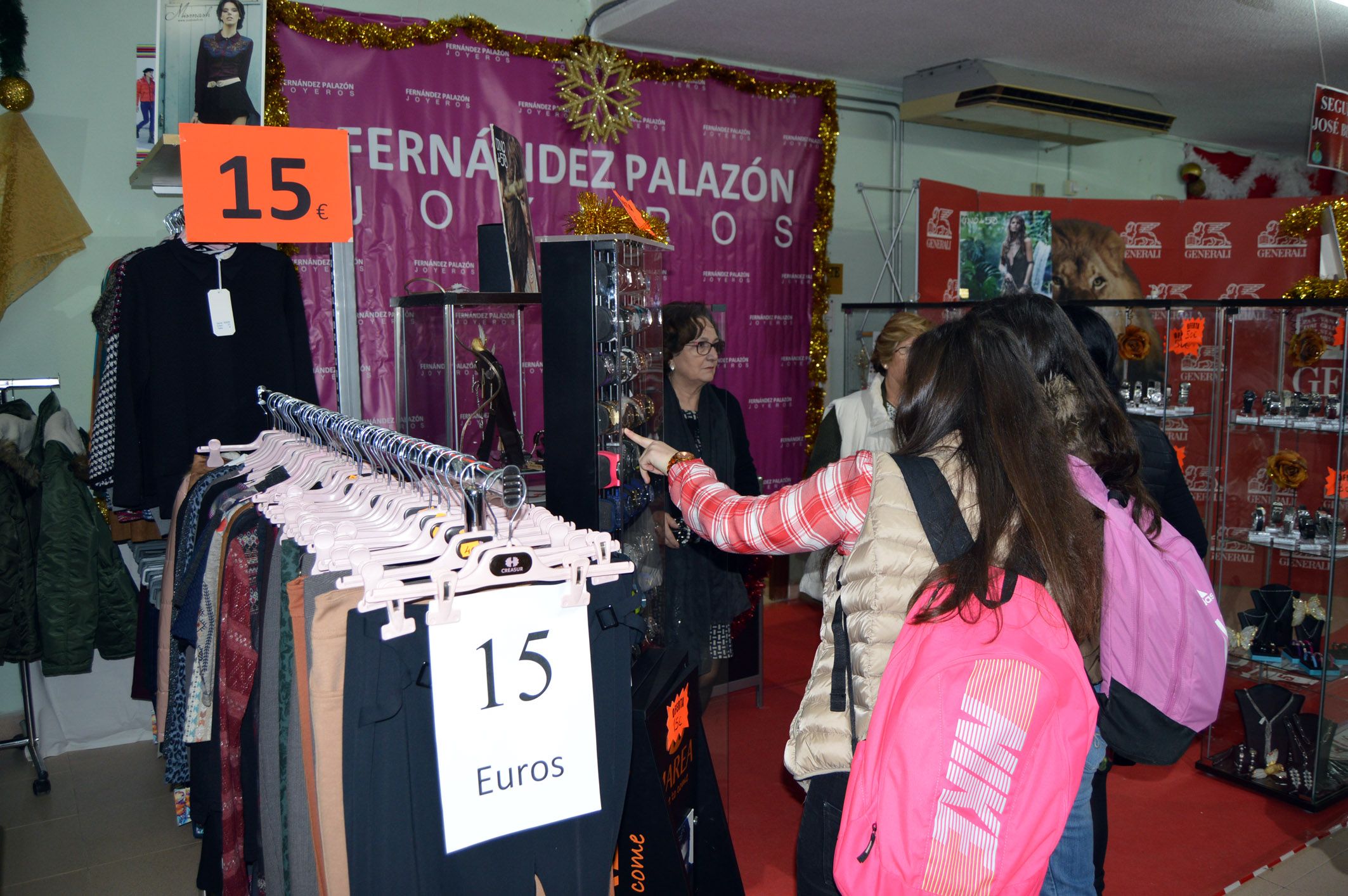 cerca-de-30-establecimientos-participan-ya-en-la-feria-de-navidad-de-las-torres-de-cotillas6