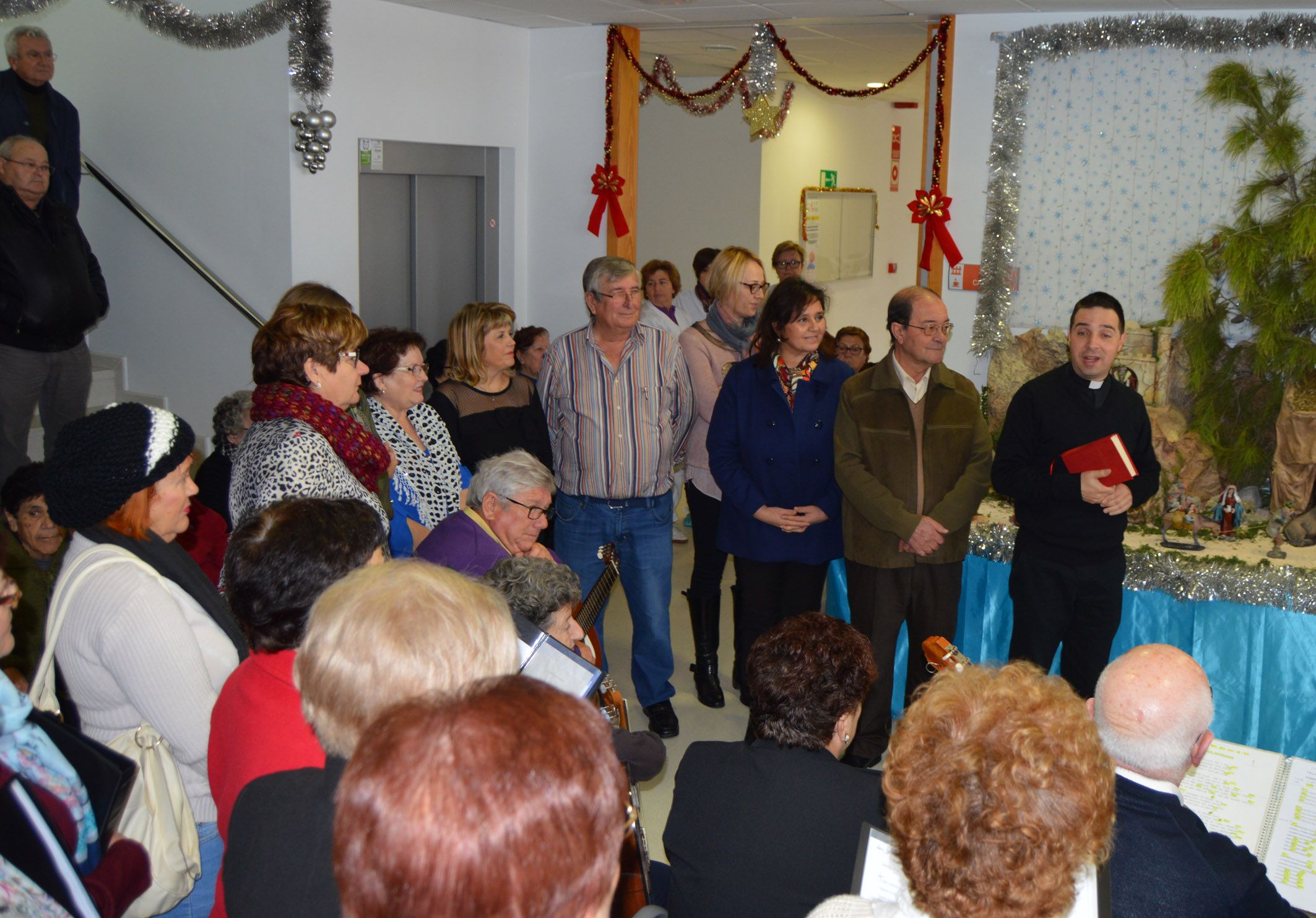 el-centro-de-las-personas-mayores-ya-disfruta-de-su-belen-estas-navidades