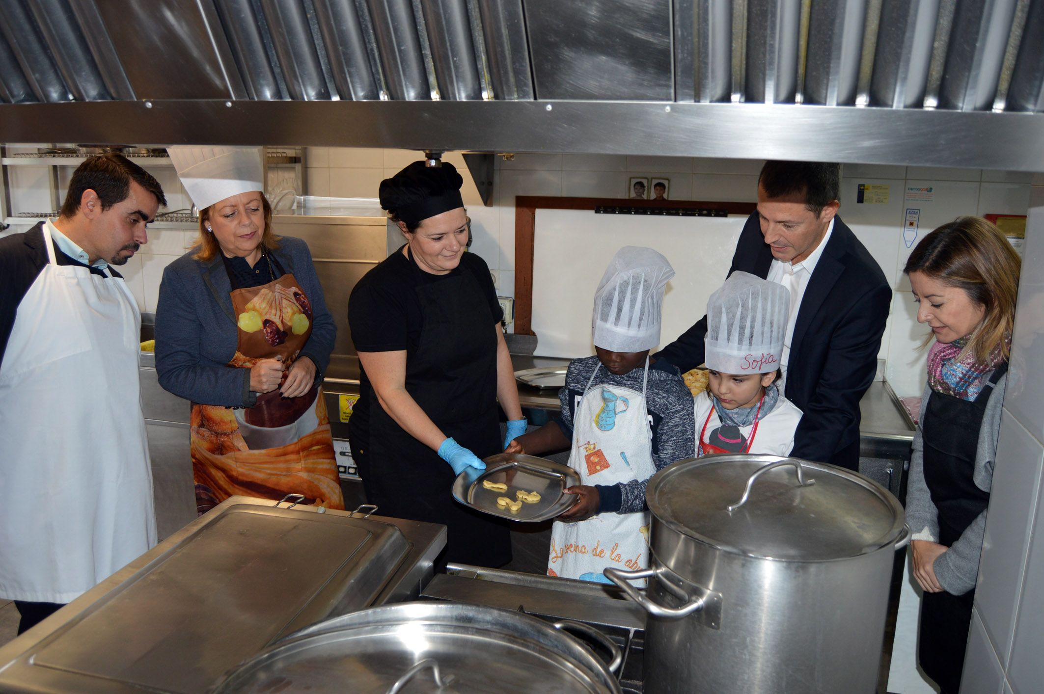 los-ninos-del-colegio-cervantes-se-divierten-con-un-taller-de-dulces-navidenos4