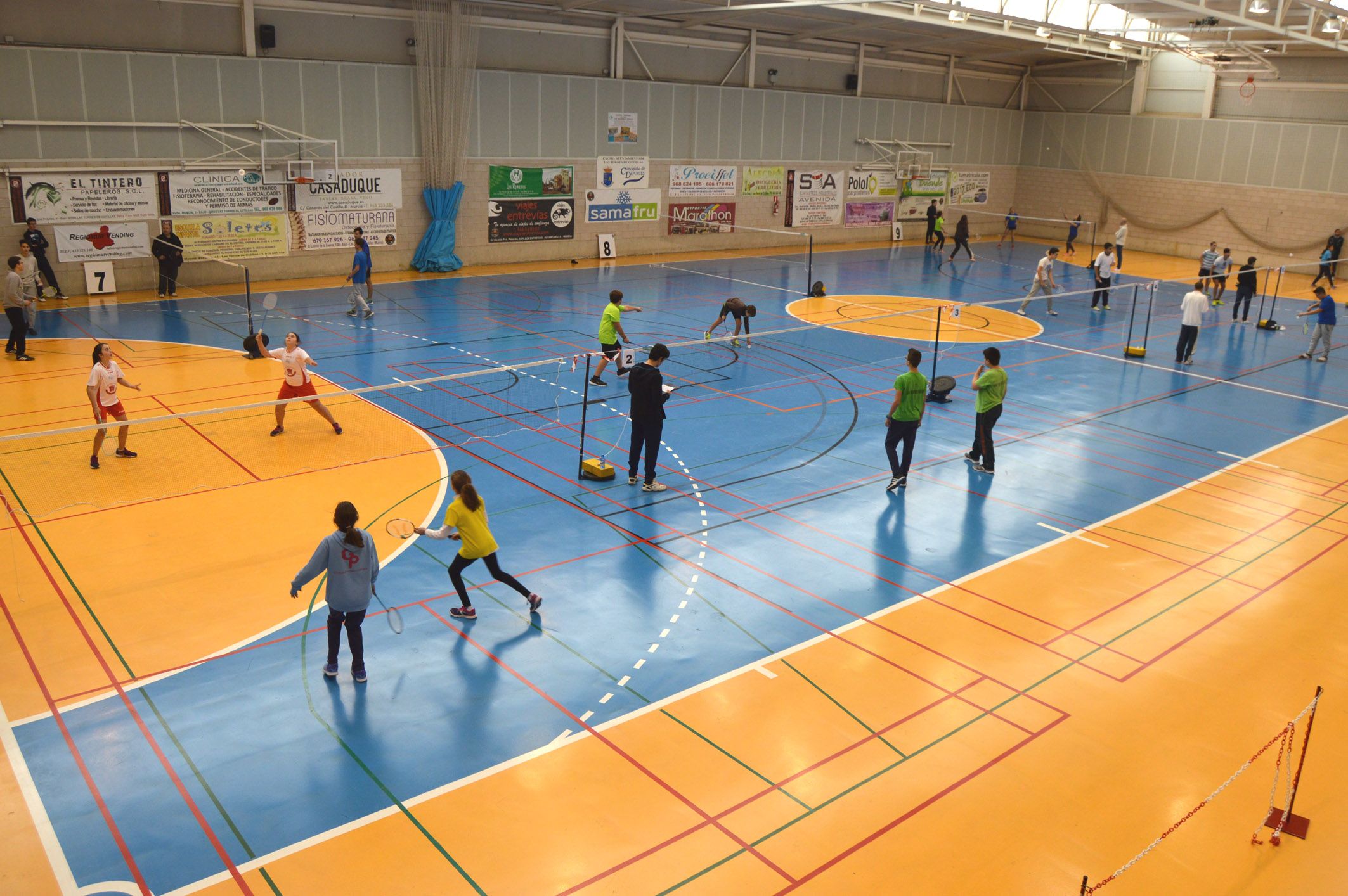 mas-de-200-jugadores-de-badminton-participan-en-el-programa-regional-de-deporte-en-edad-escolar-en-las-torres-de-cotillas