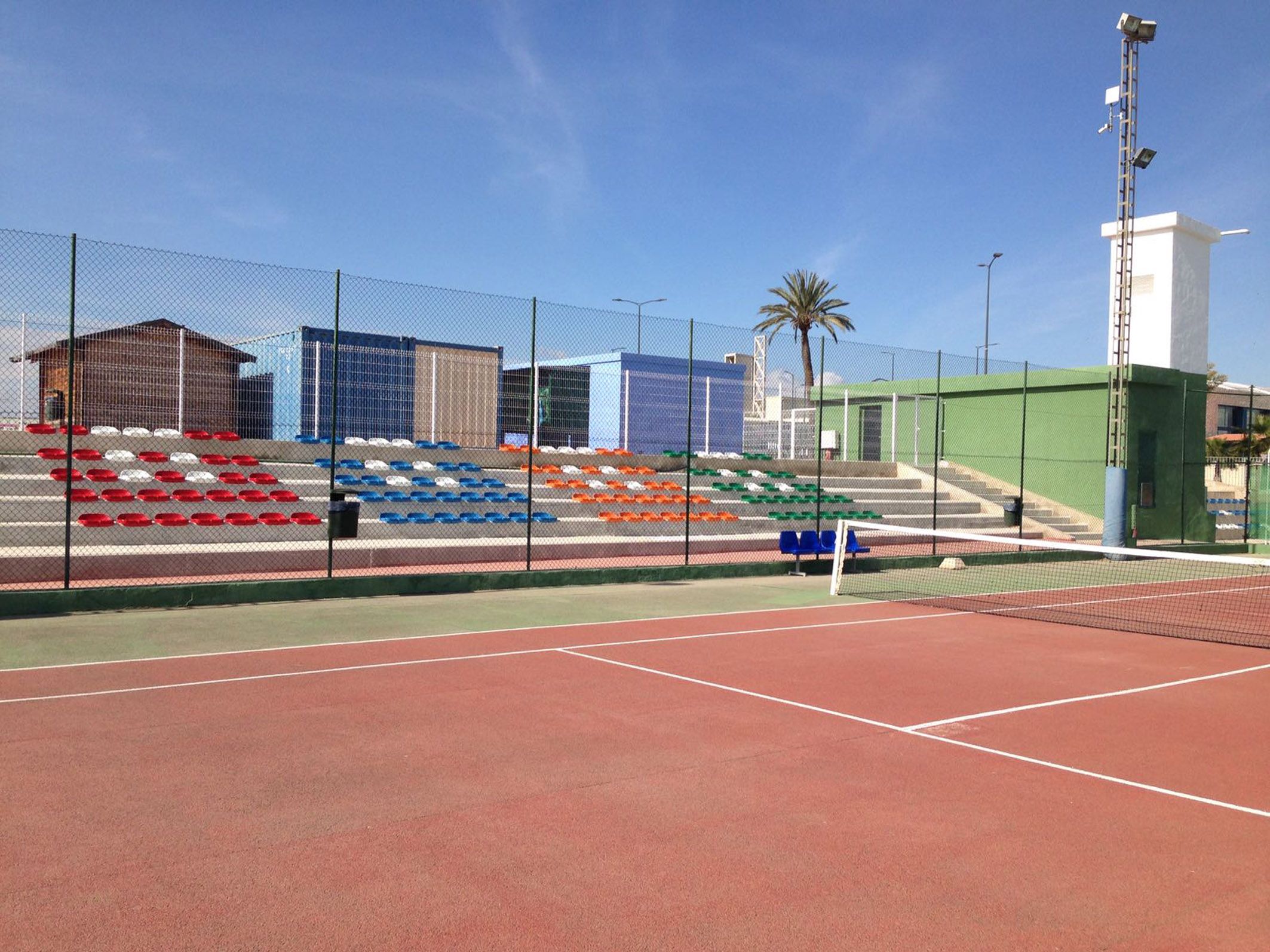 El Ayuntamiento de Las Torres de Cotillas mejora las pistas municipales de tenis