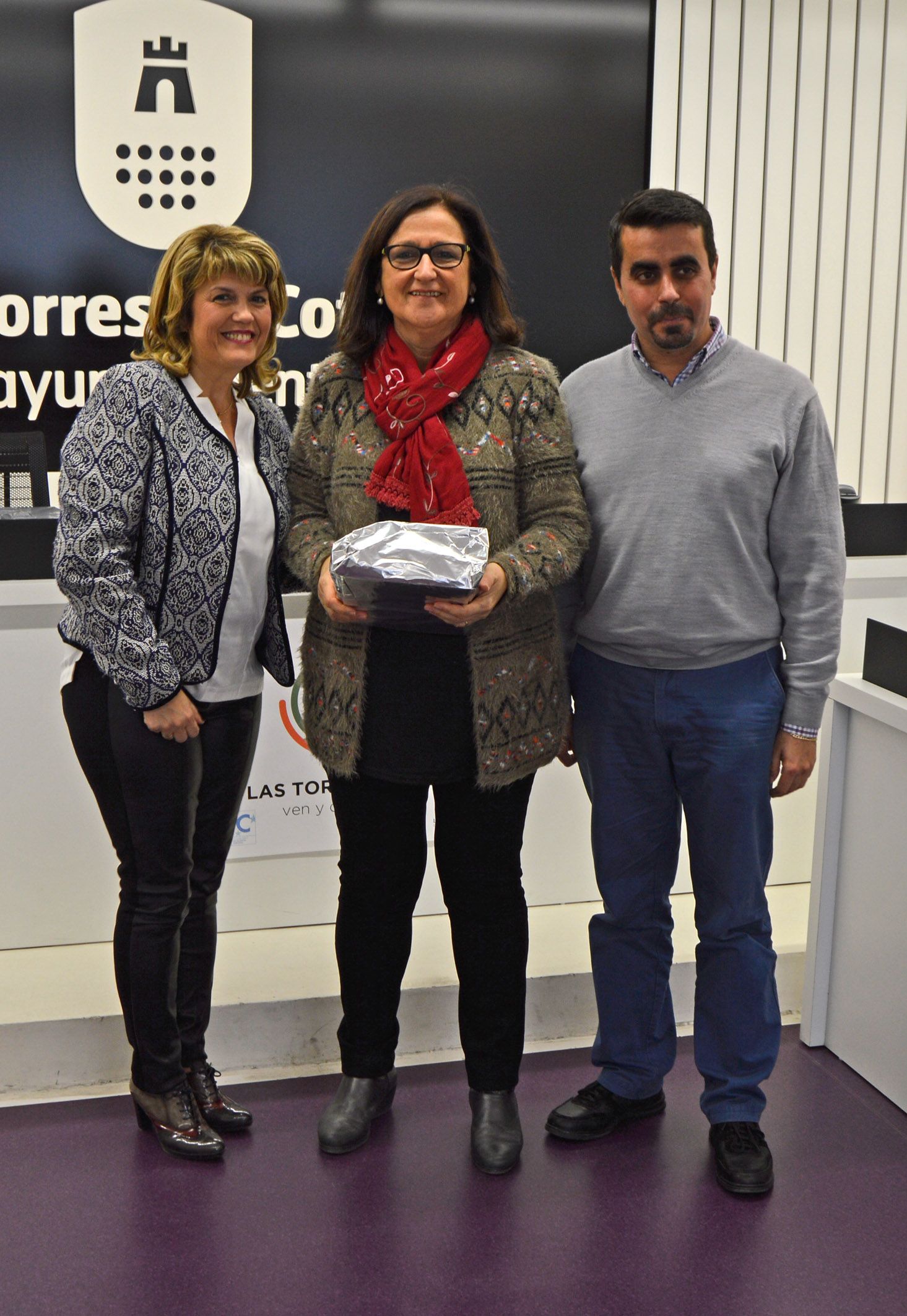 El Ayuntamiento homenajea a los colegios participantes en la campaña medioambiental de decoración navideña4