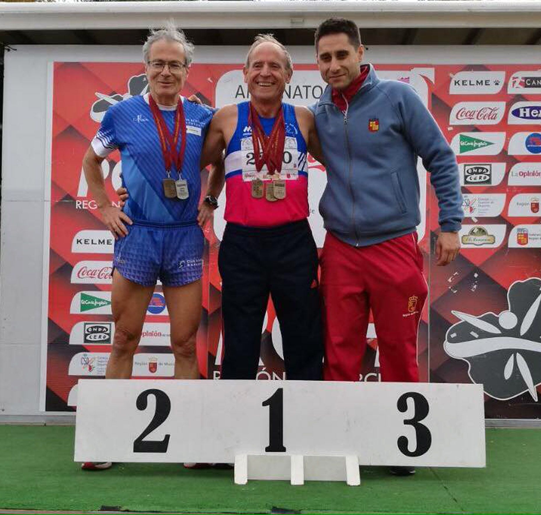 El atleta torreño Ángel Salinas, tricampeón regional de veteranos