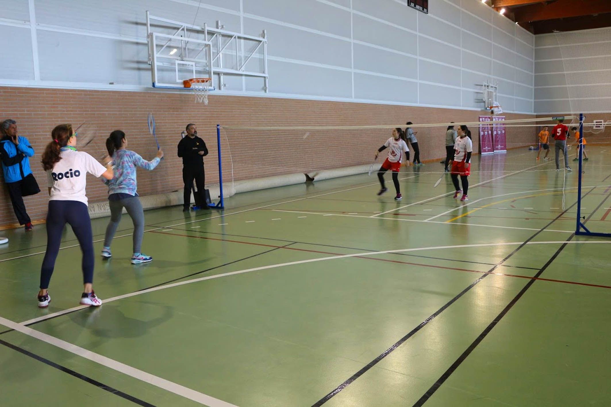 Las Torres de Cotillas suma tres platas en el programa regional escolar de bádminton2