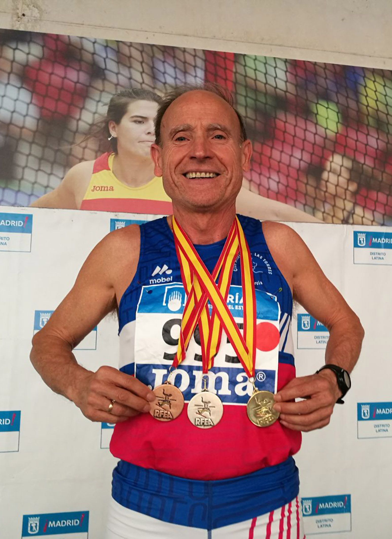 El atleta torreño Ángel Salinas, oro, plata y bronce en el campeonato de España de veteranos