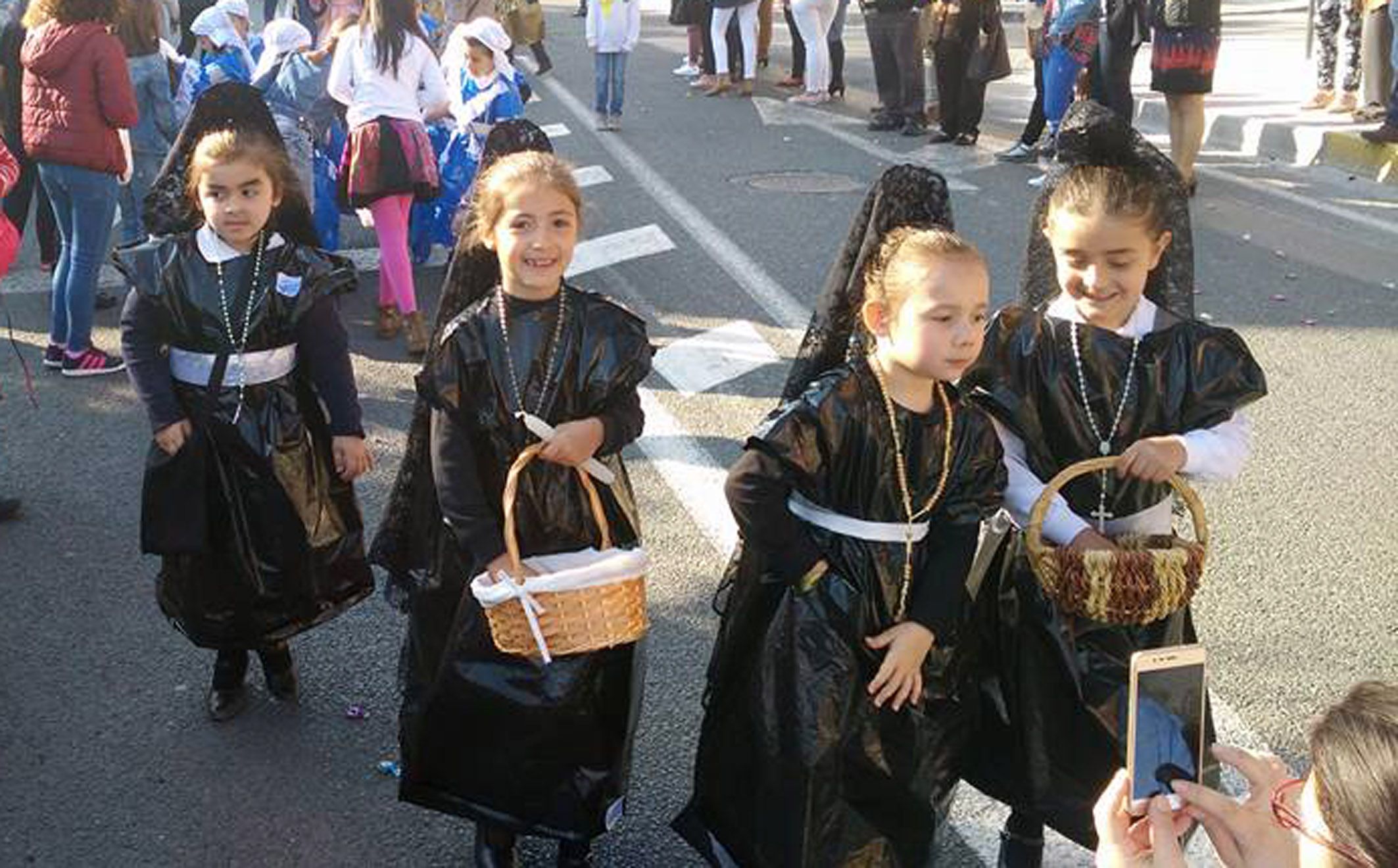 ‘Los Pasitos’ del colegio ‘Divino Maestro’ salieron en procesión un año más10