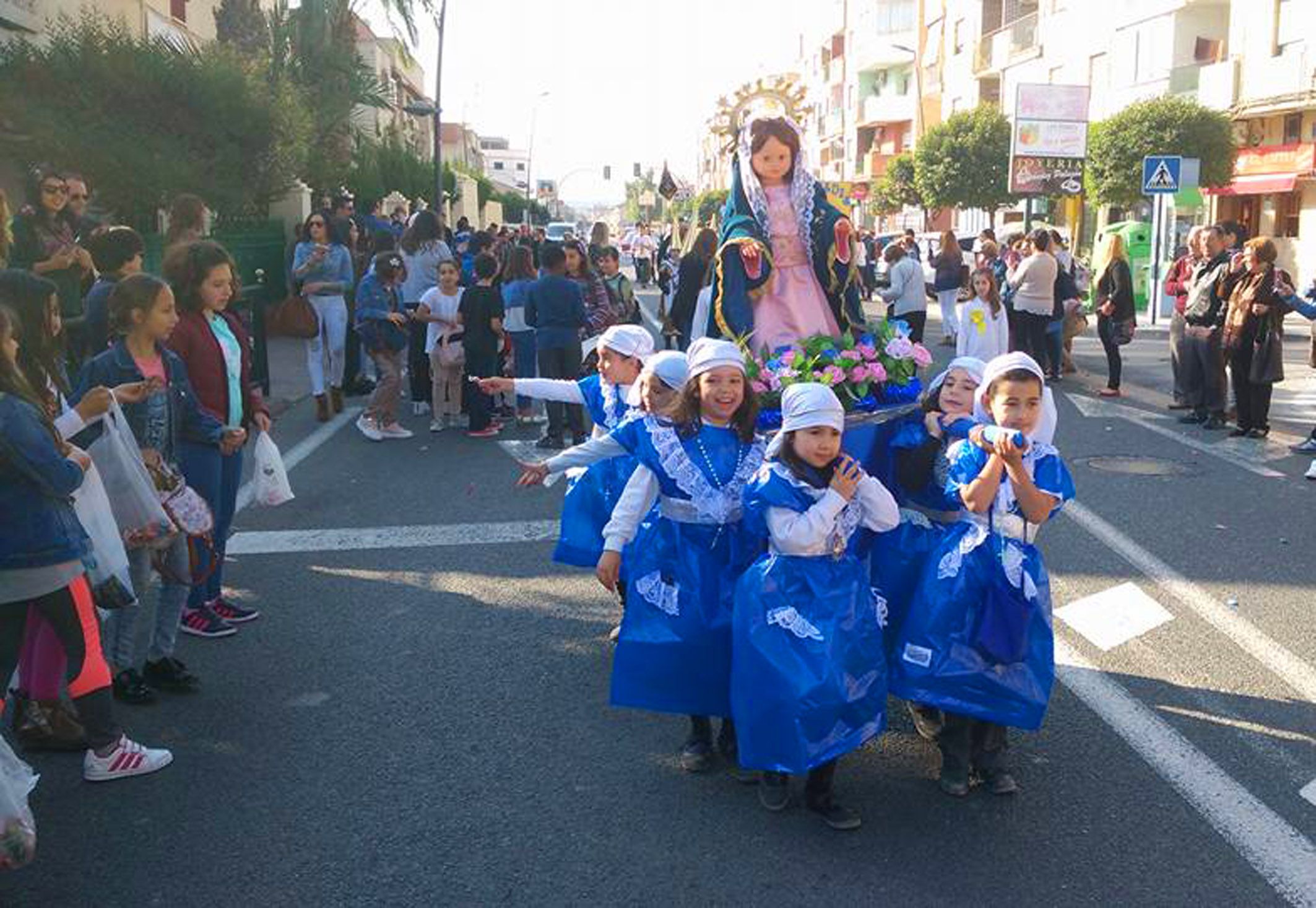 ‘Los Pasitos’ del colegio ‘Divino Maestro’ salieron en procesión un año más5