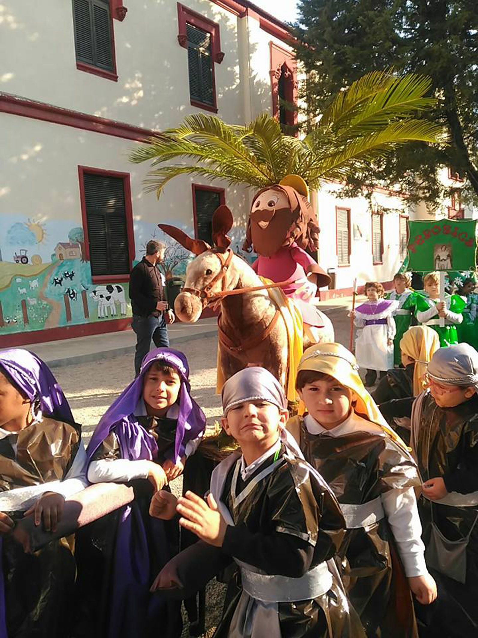 ‘Los Pasitos’ del colegio ‘Divino Maestro’ salieron en procesión un año más9