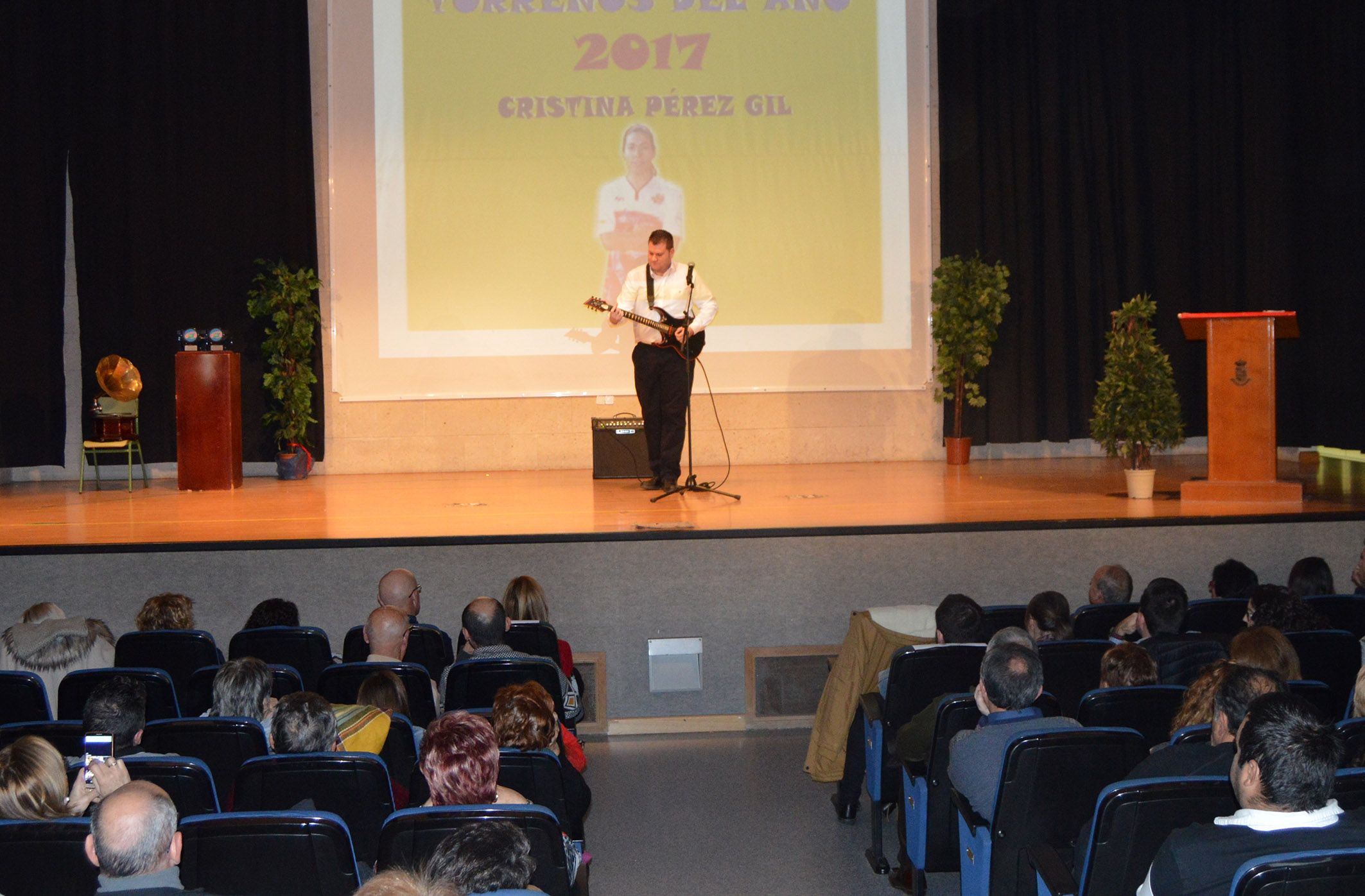 Los 'Torreños del Año 2017' son el músico Rafa Val, el atleta Ángel Salinas y la futbolista Cristina Pérez8