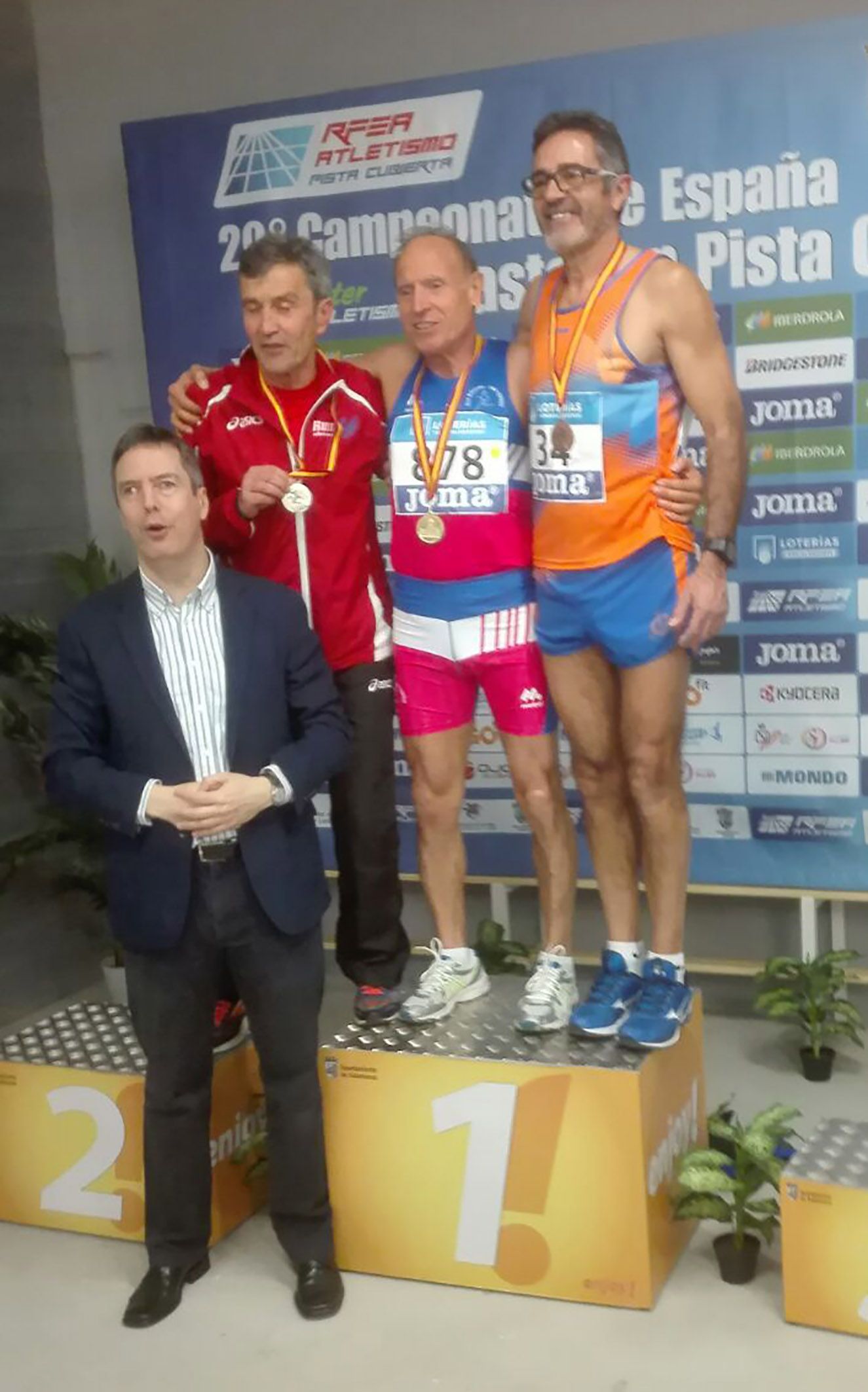 El atleta torreño Ángel Salinas suma a su amplio palmarés un oro y una plata en el Nacional de veteranos