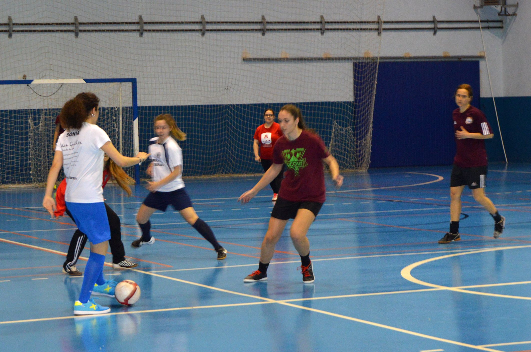 Gran espectáculo deportivo de ‘Los Páharos’ y ’20 de Copas’ en el tercer torneo de fútbol sala femenino ‘Por la Igualdad’ 3