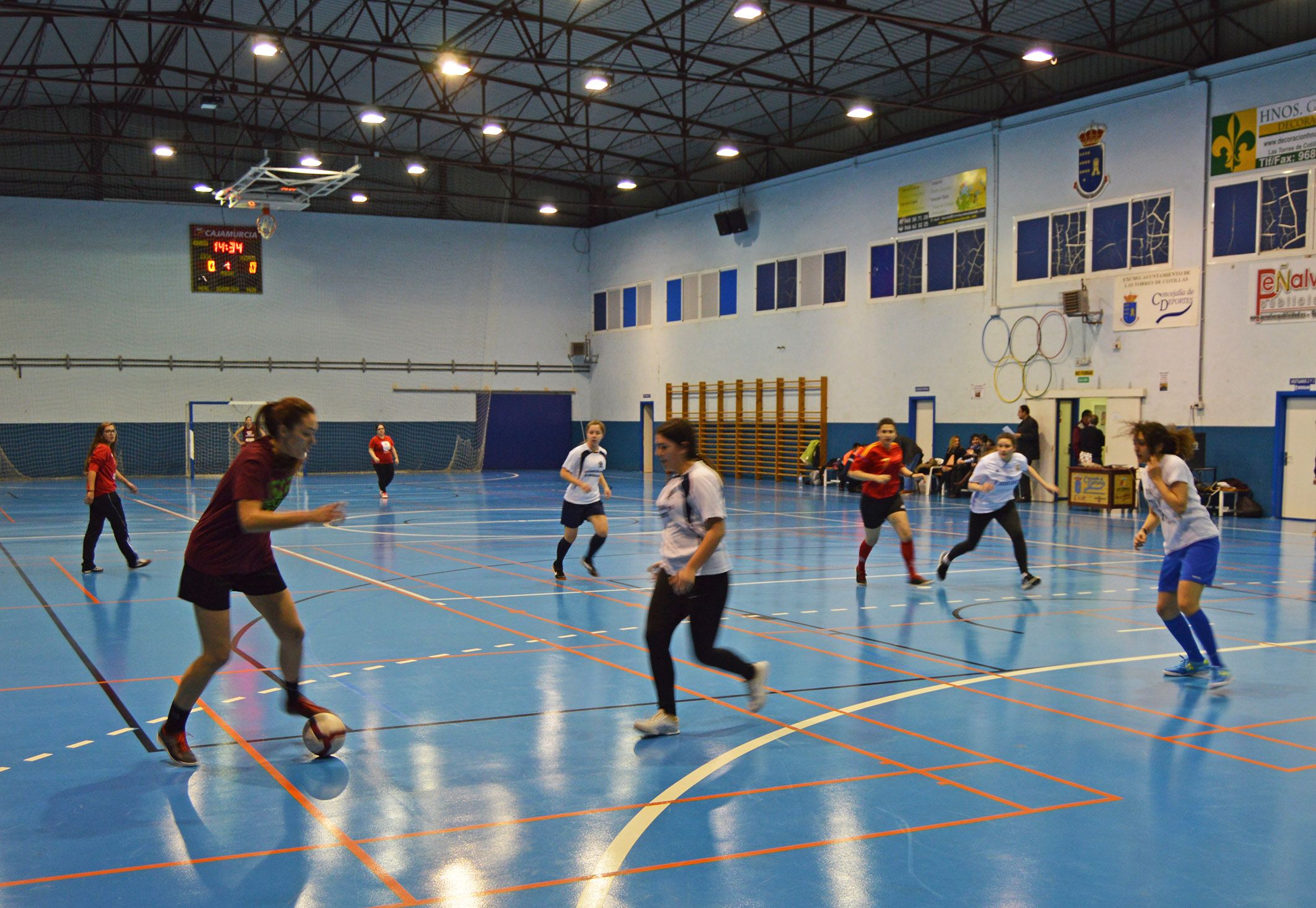Gran espectáculo deportivo de ‘Los Páharos’ y ’20 de Copas’ en el tercer torneo de fútbol sala femenino ‘Por la Igualdad’ 7