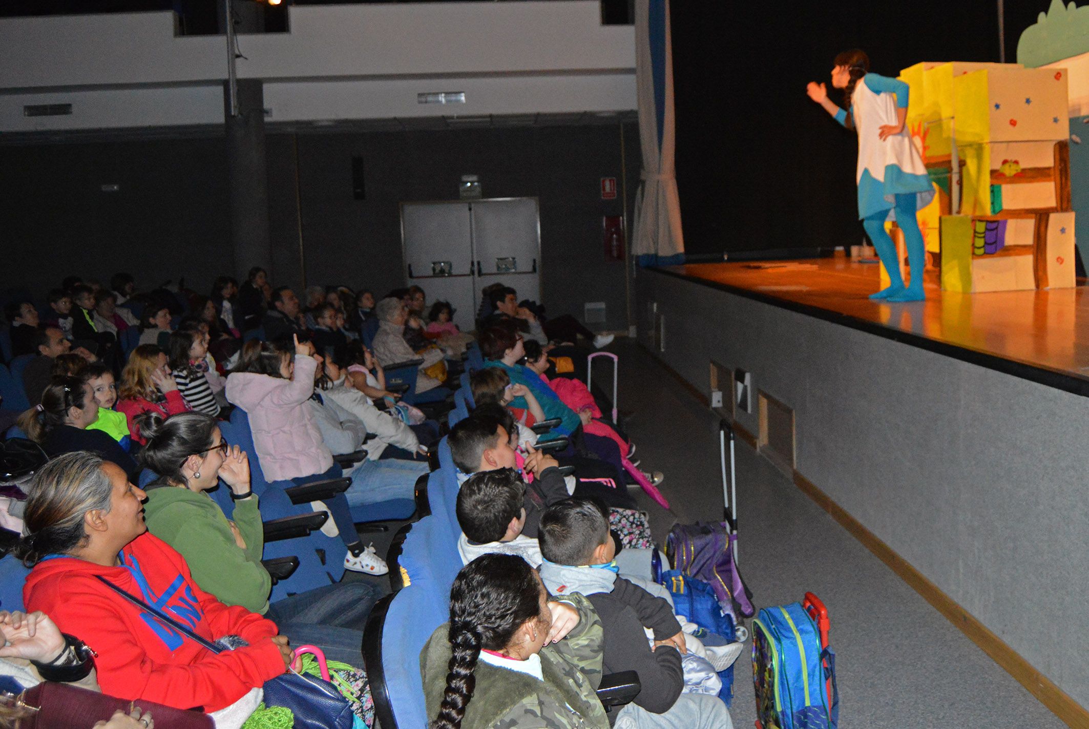 Los ‘peques’ torreños celebran el 8 de marzo con cuentacuentos y un taller de manualidades