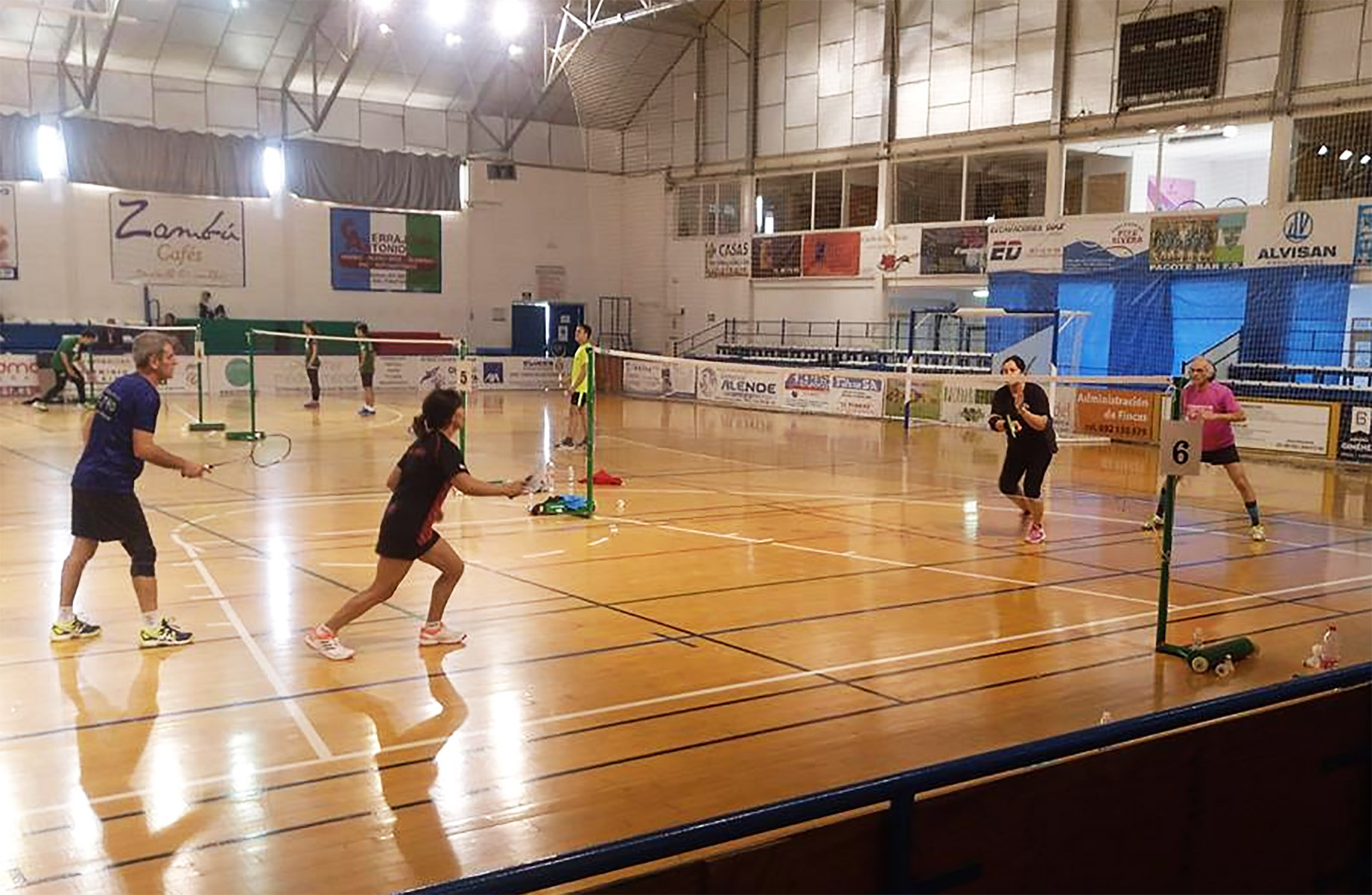 14 oros y 7 platas para Las Torres de Cotillas en los regionales de bádminton de veteranos y de categorías inferiores2