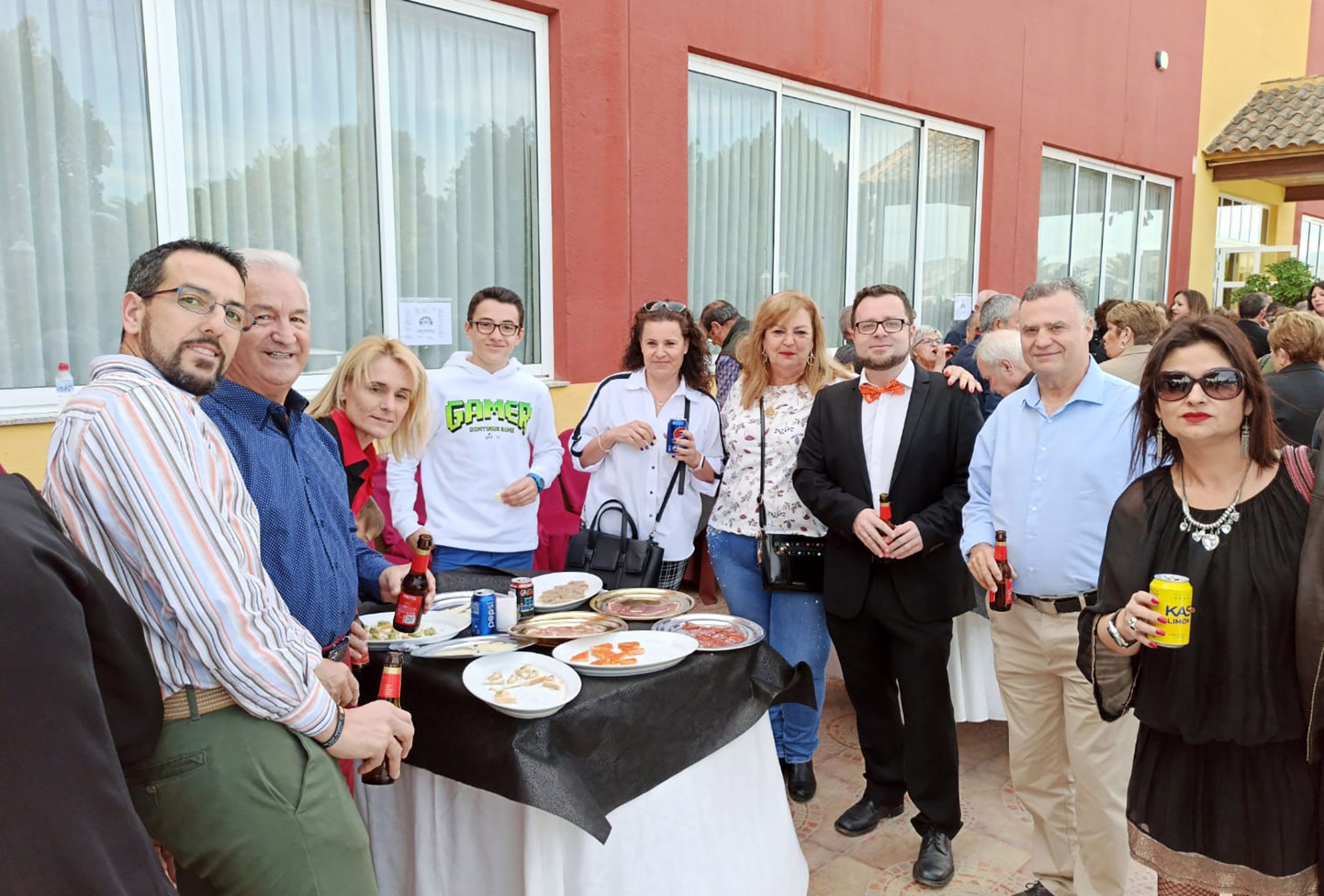 La comisión de fiestas de La Florida celebra una gran comida de convivencia La comisión de fiestas de La Florida celebra una gran comida de convivencia