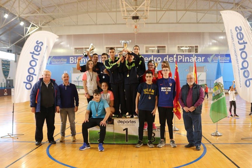 Podio en la final de bádminton escolar de los tres centros educativos torreños5 Podio en la final de bádminton escolar de los tres centros educativos torreños5